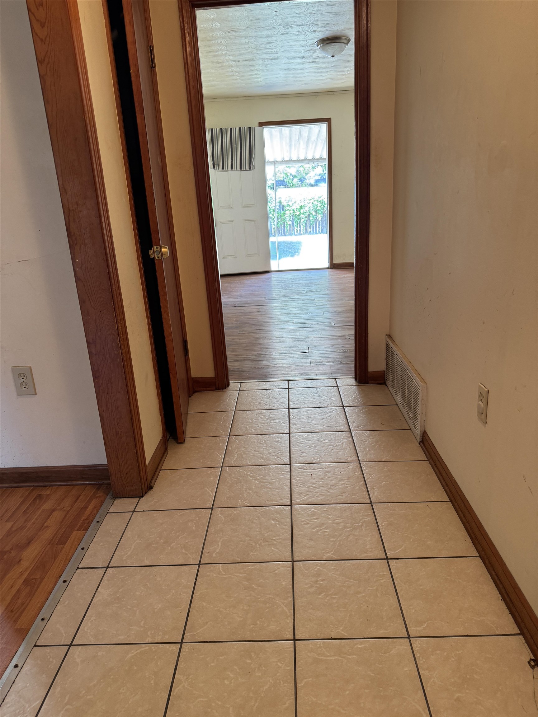 7221 N JUANA DR