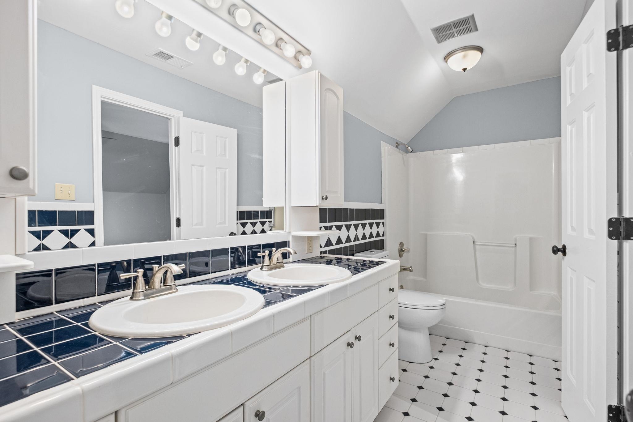 12420 FOX LAIR DR