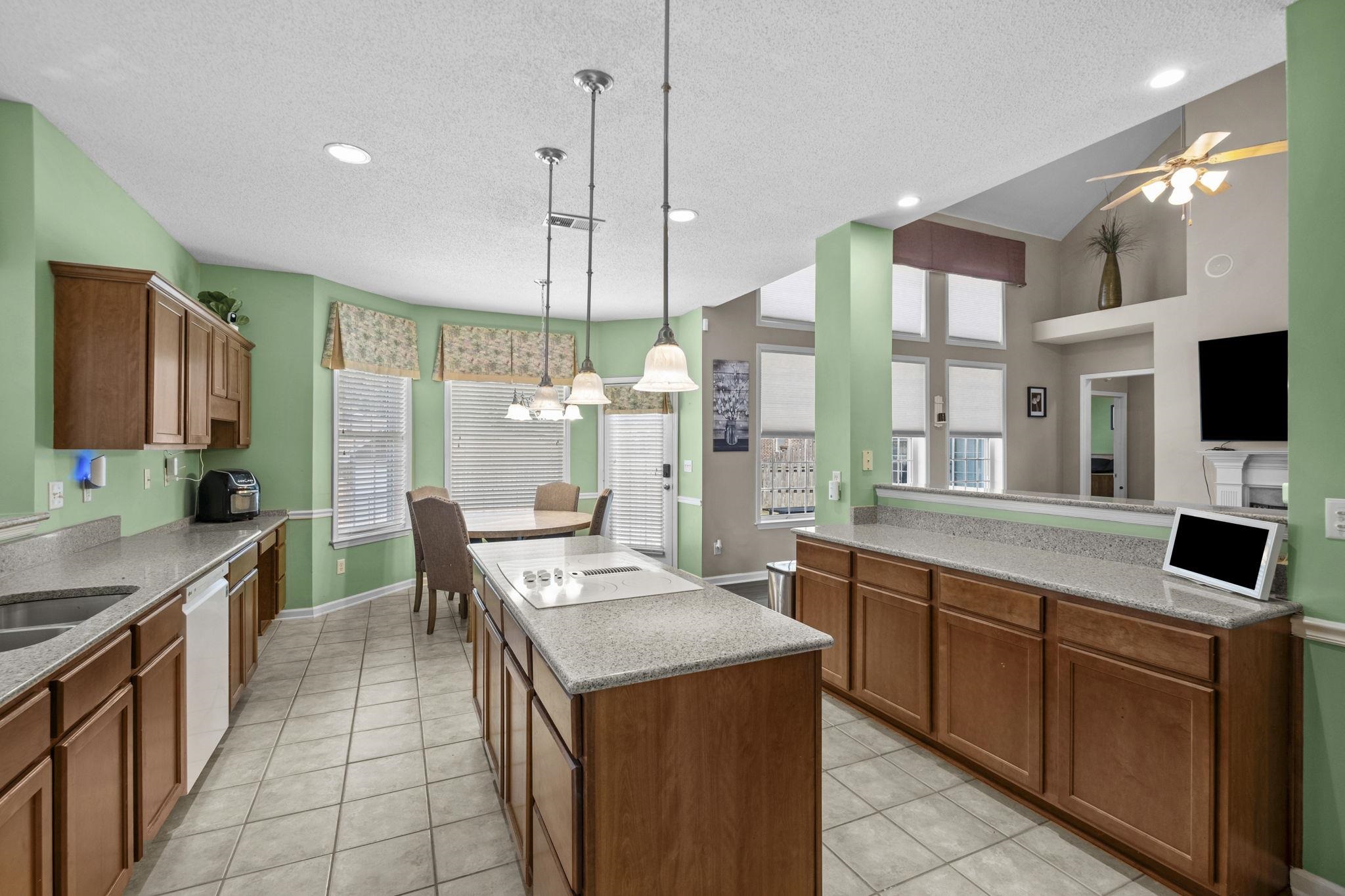 4073 PELICAN HILL CV
