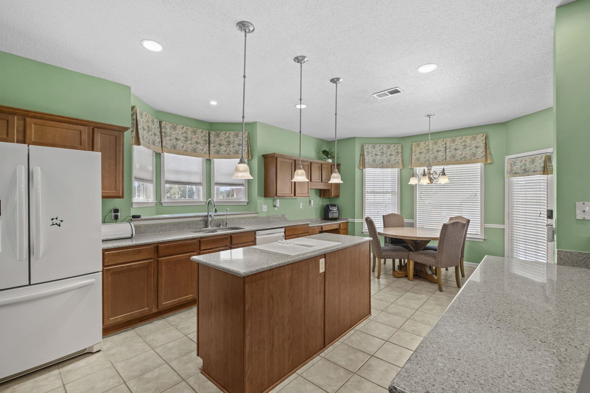 4073 PELICAN HILL CV