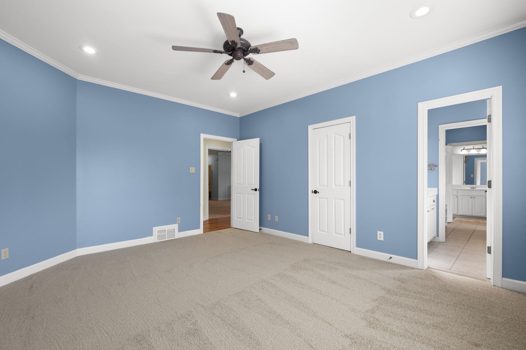 1419 RED BEND CV