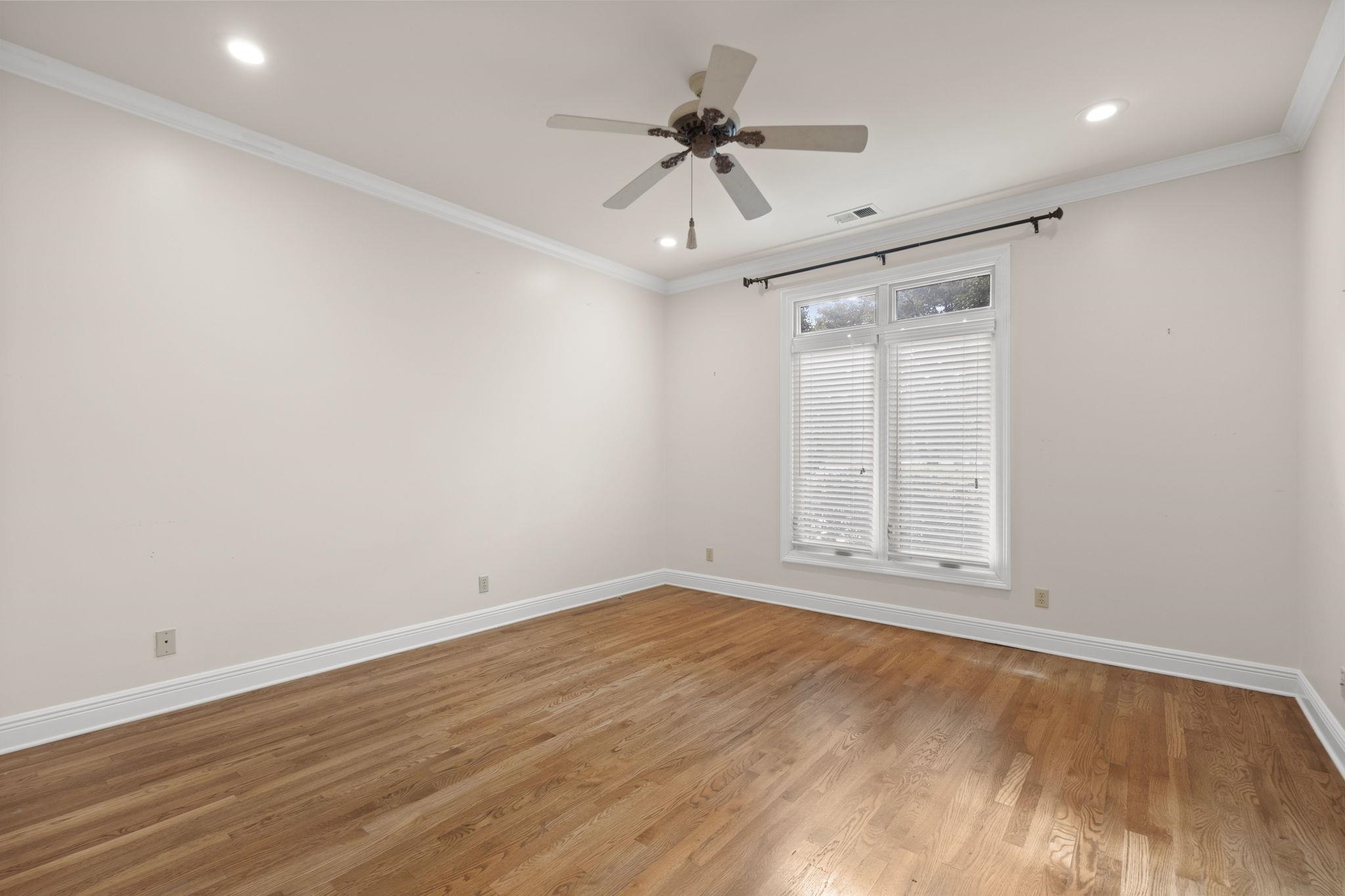 1419 RED BEND CV
