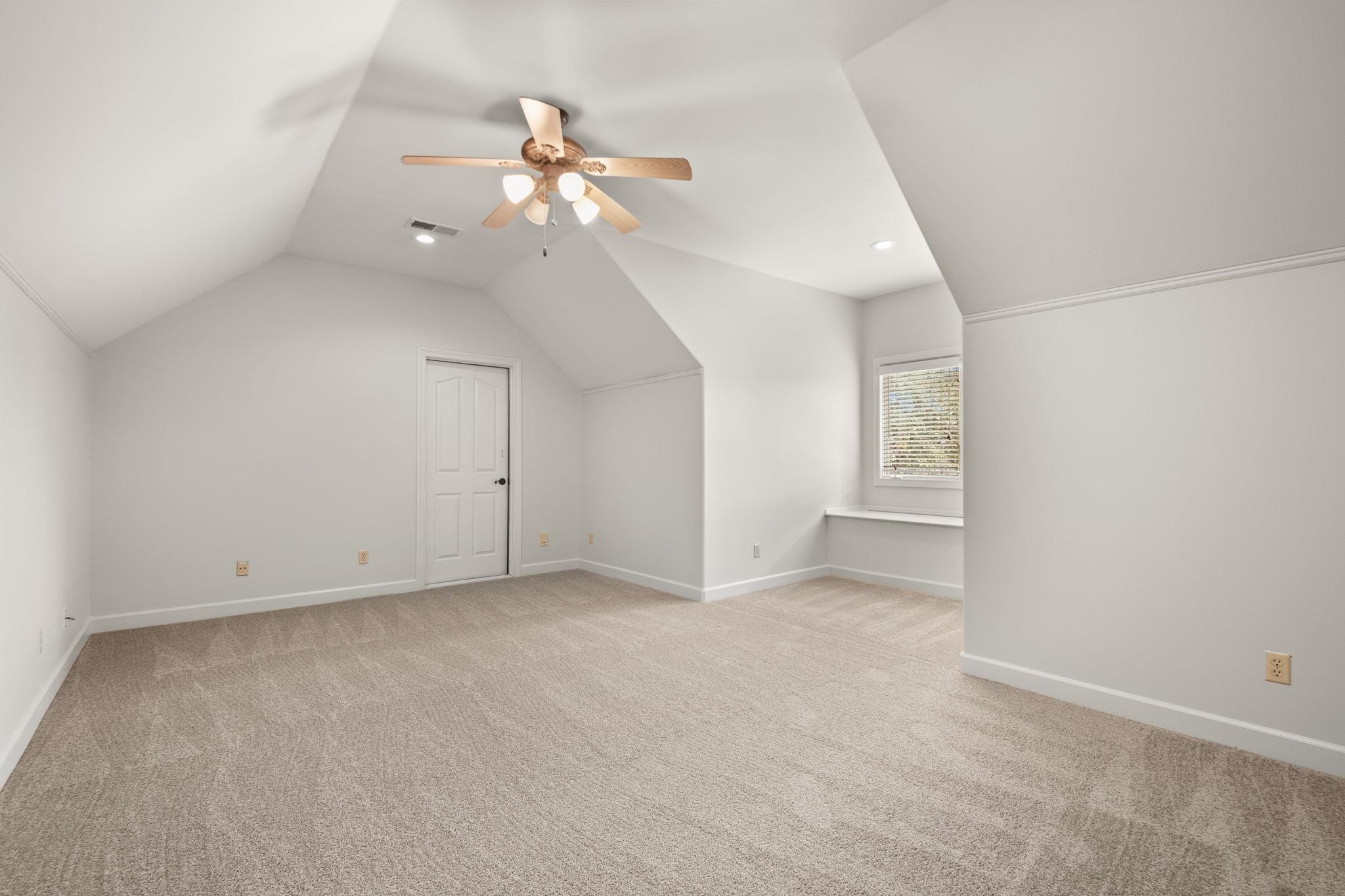 1419 RED BEND CV