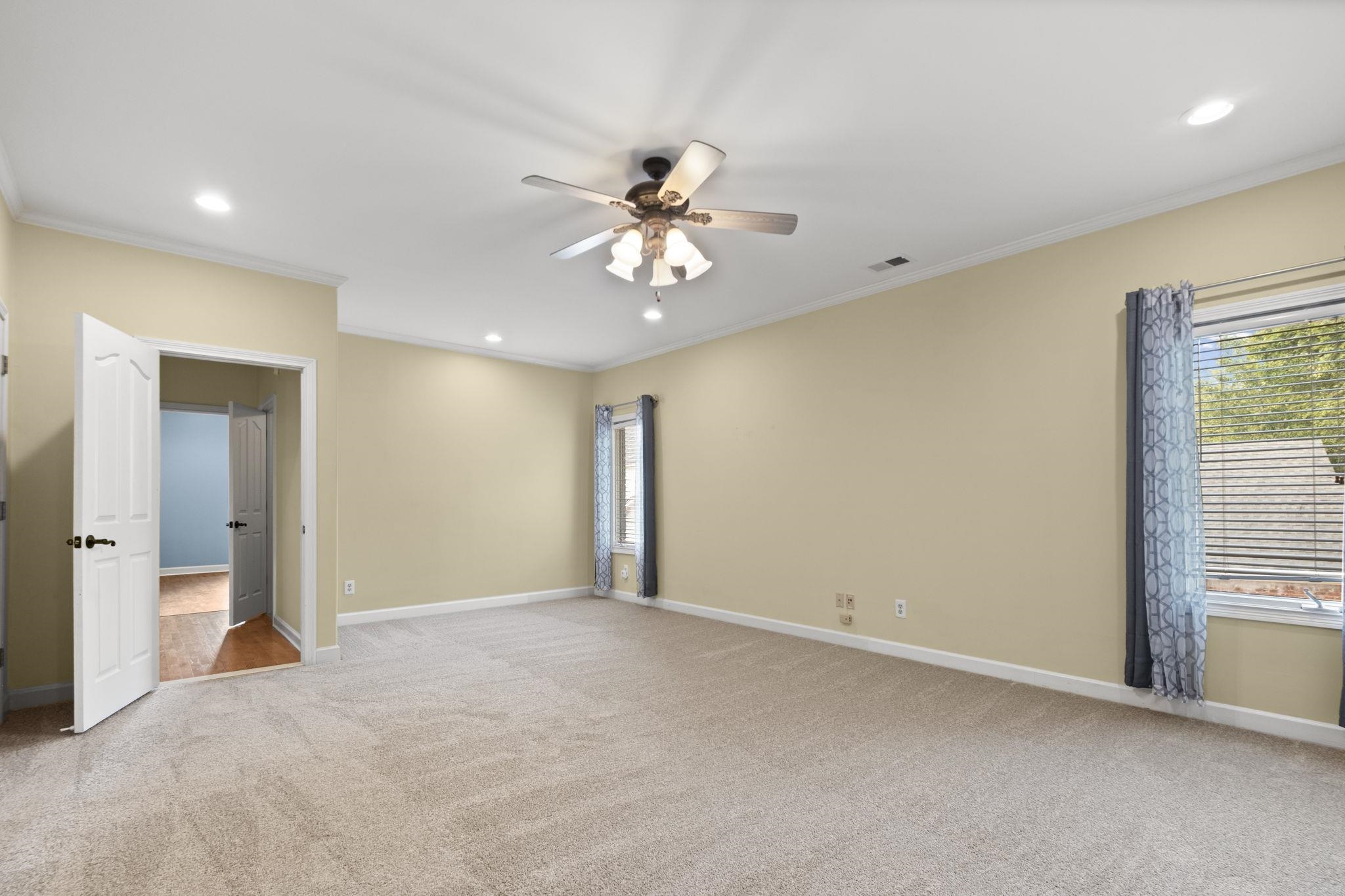 1419 RED BEND CV