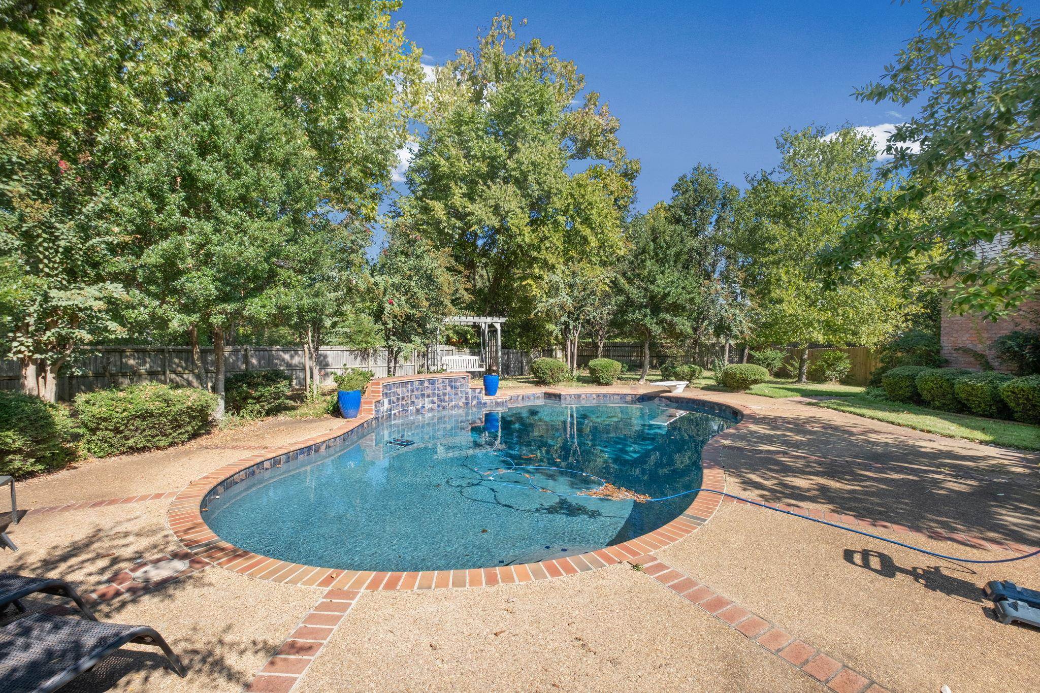 1419 RED BEND CV