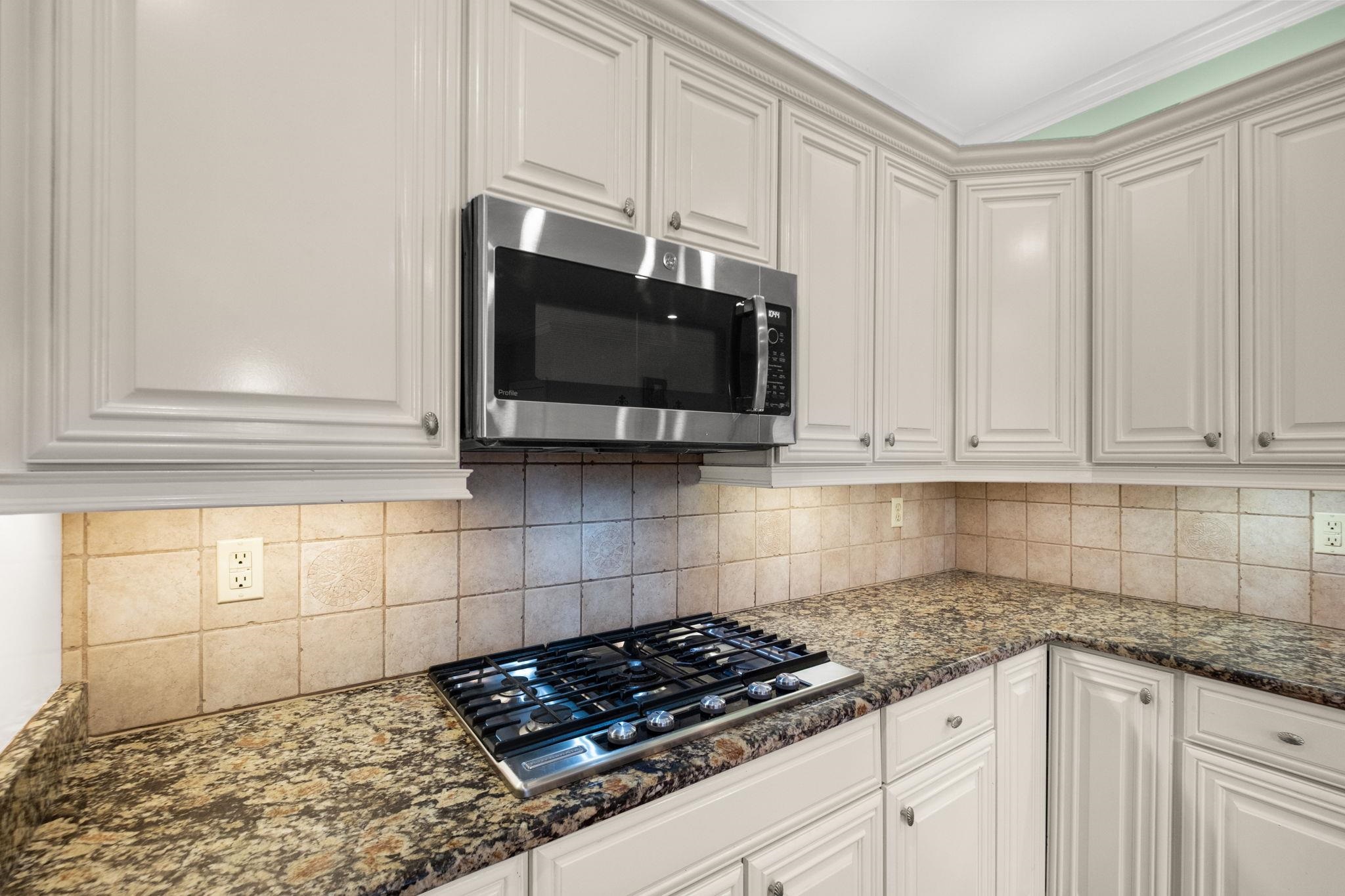1419 RED BEND CV