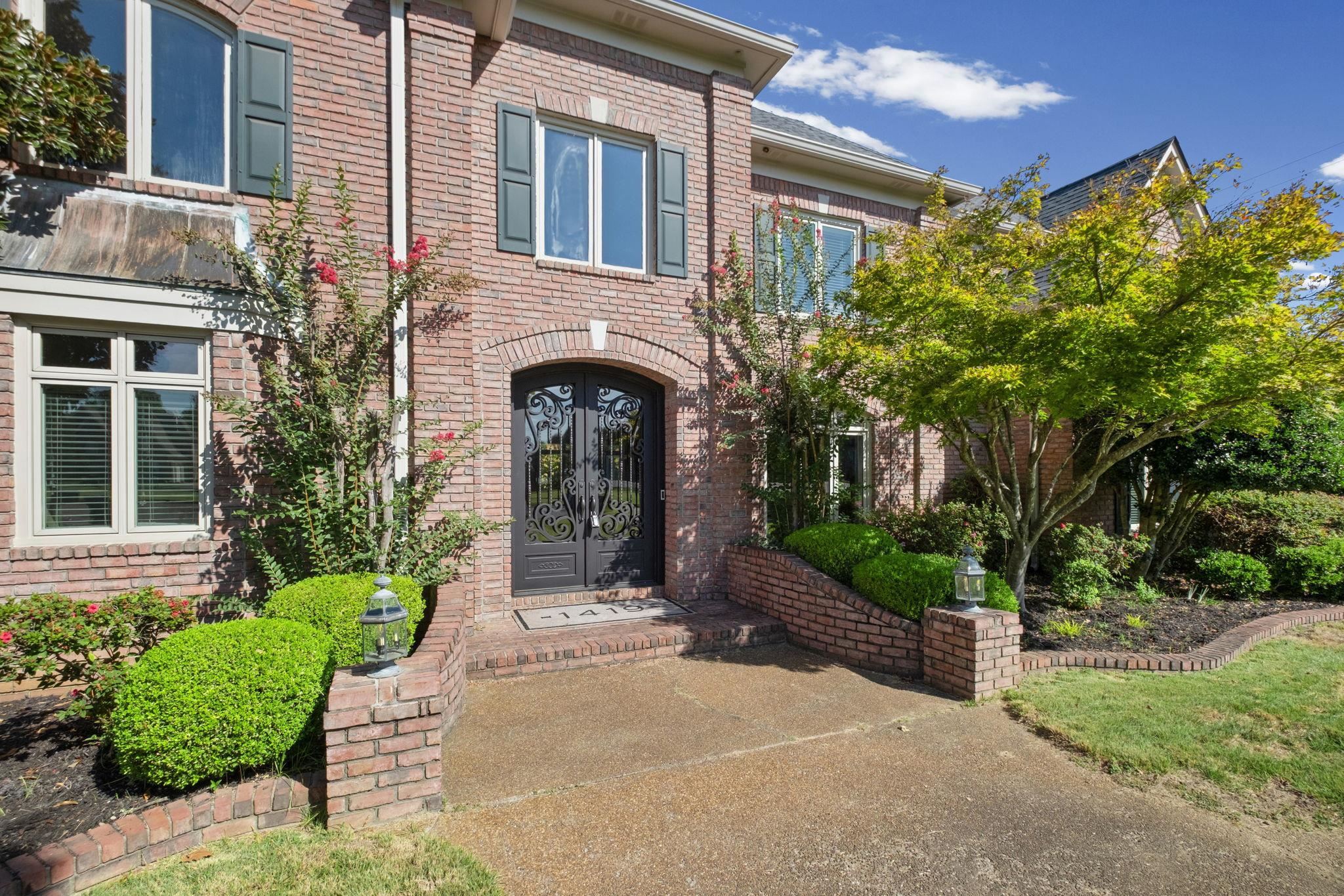 1419 RED BEND CV