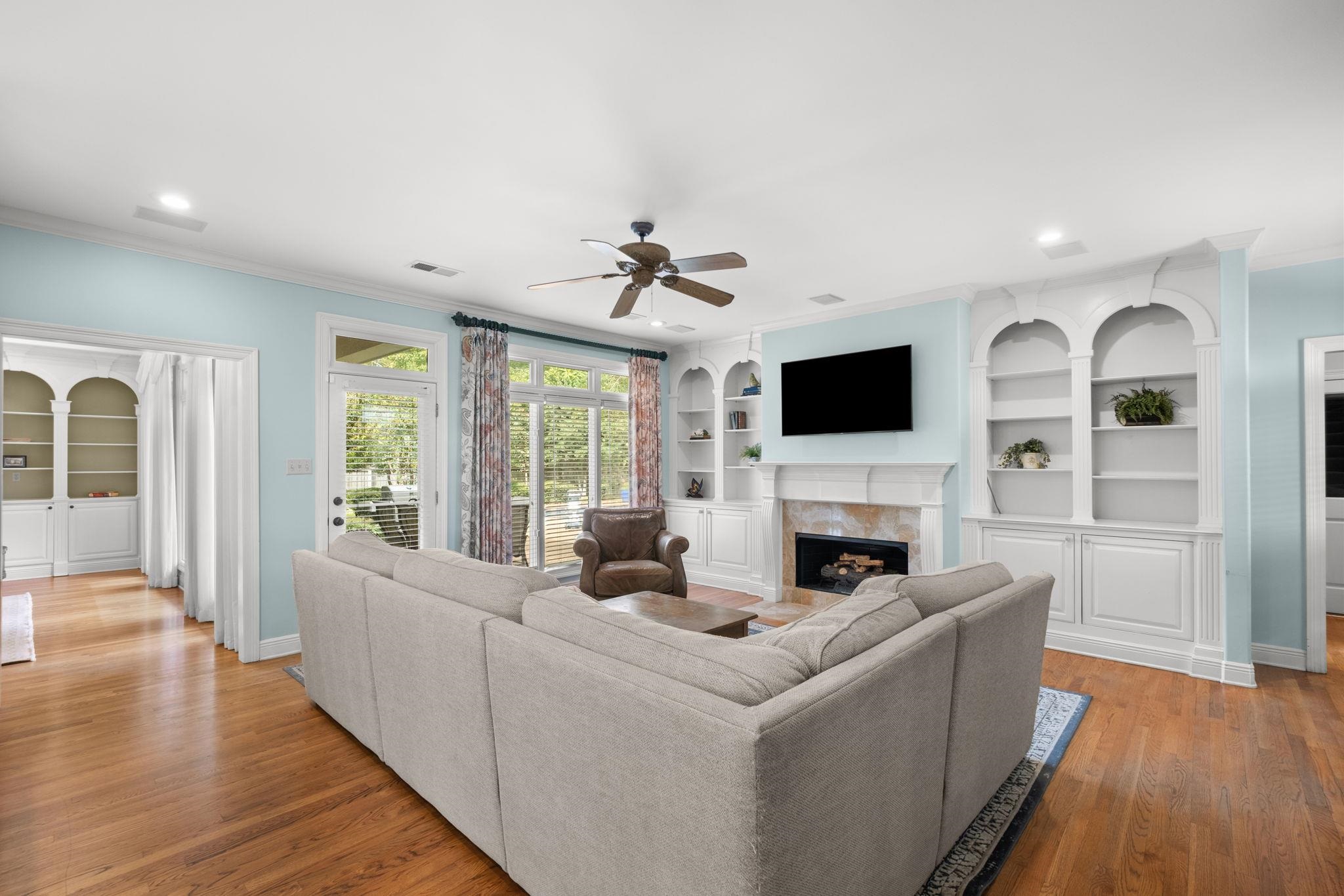1419 RED BEND CV