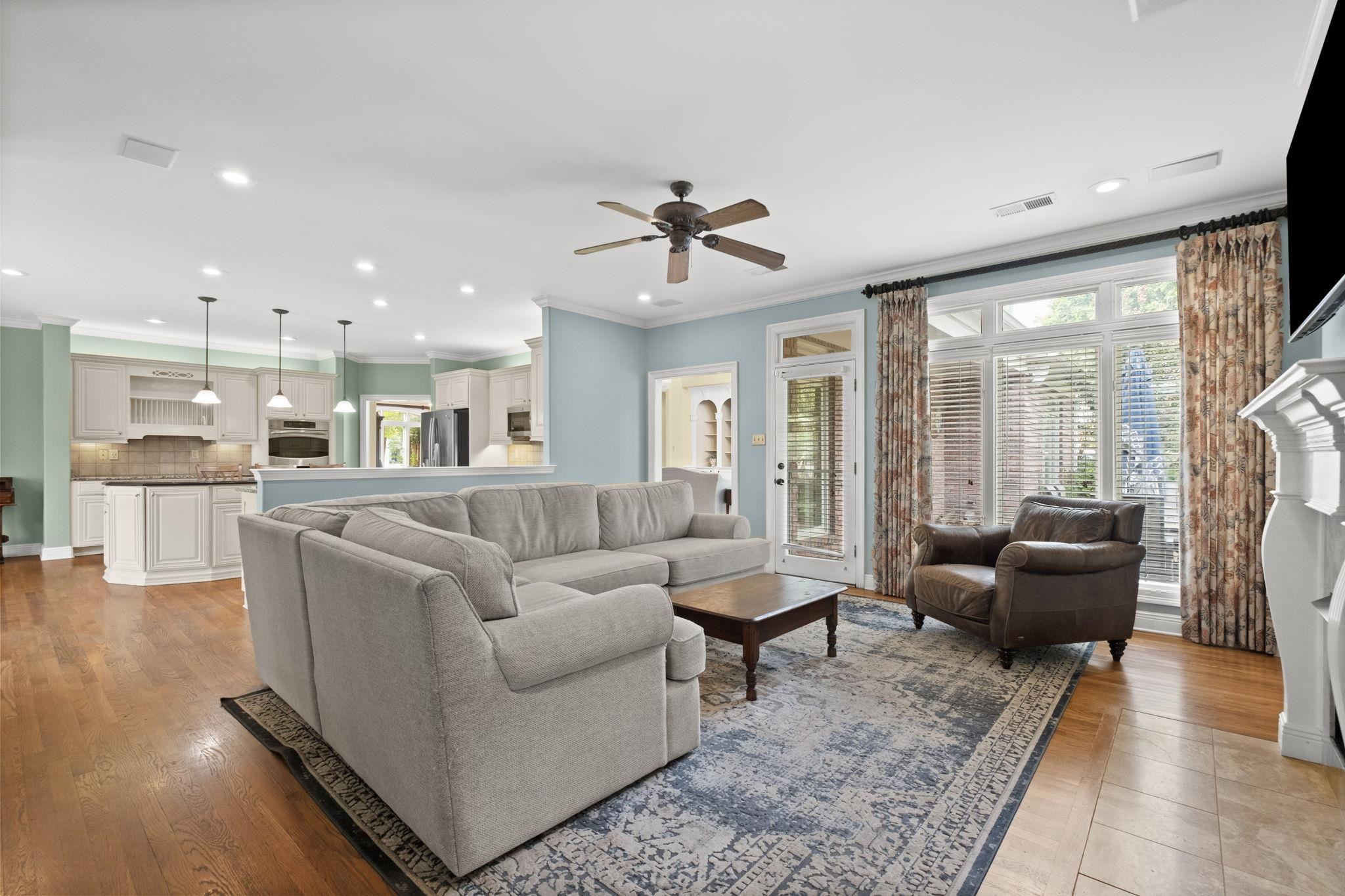 1419 RED BEND CV