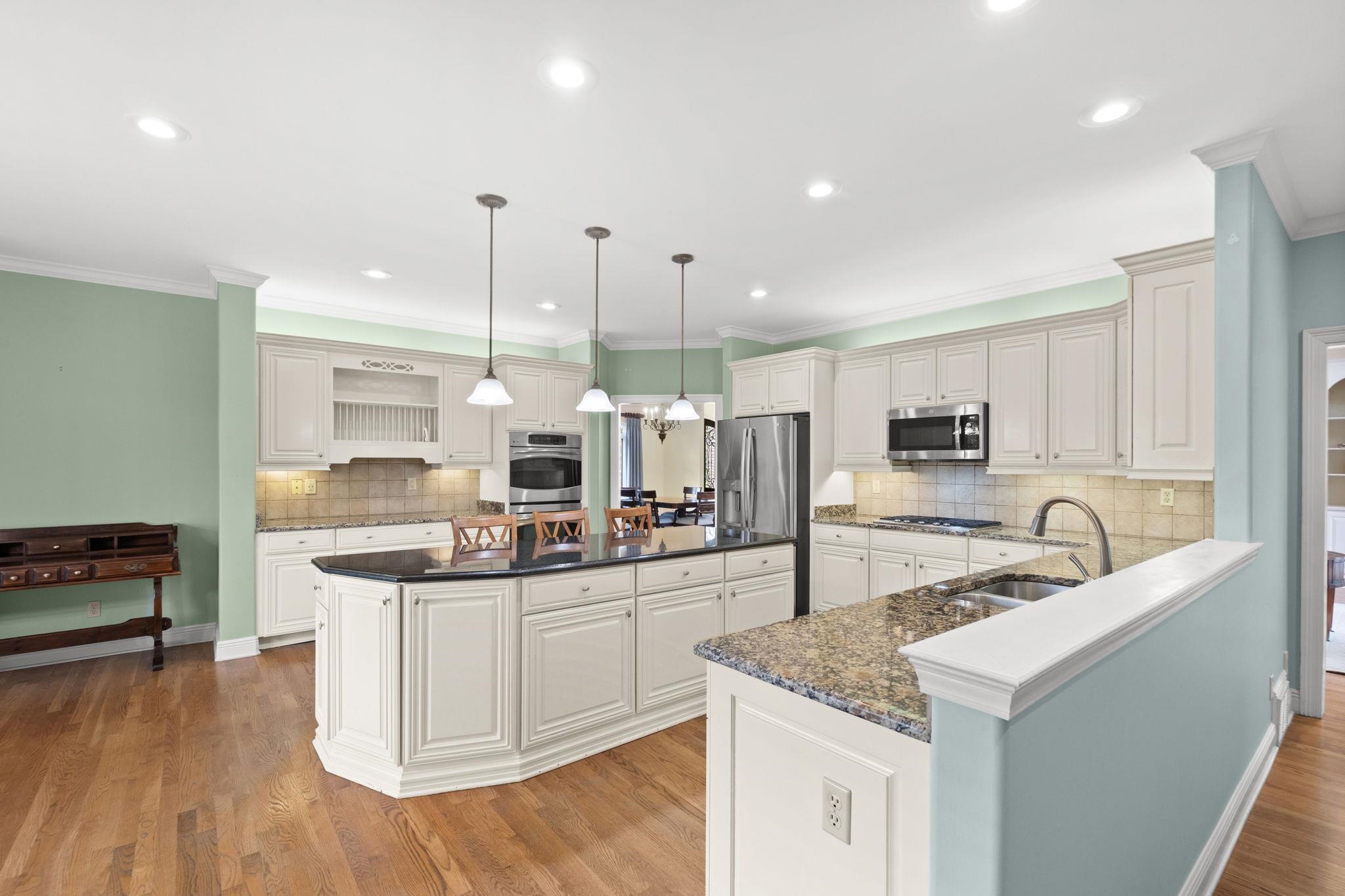 1419 RED BEND CV