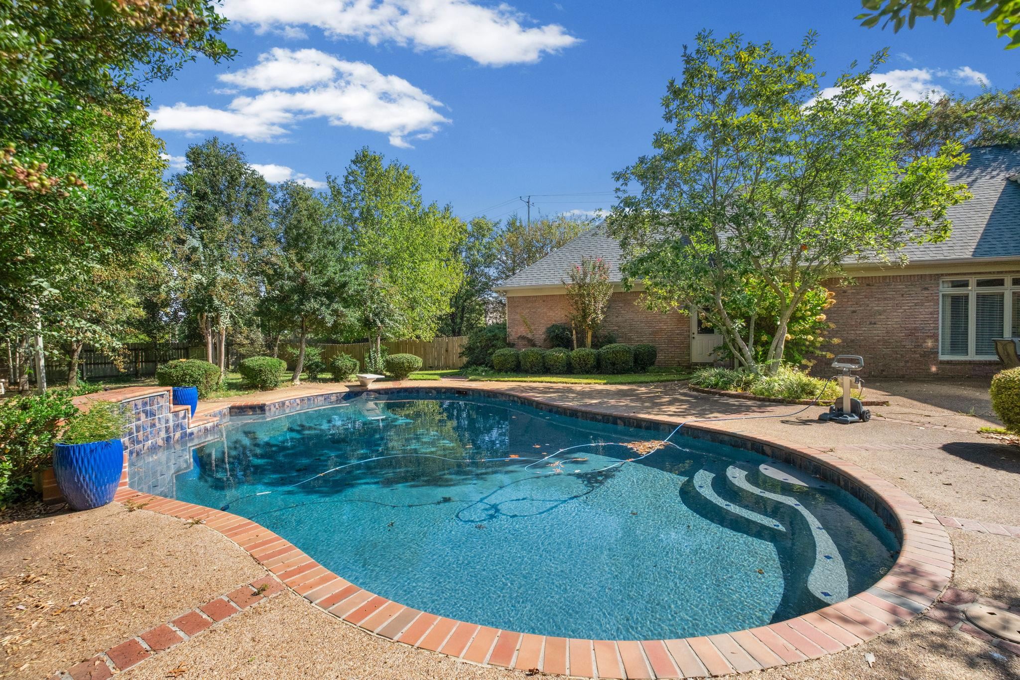 1419 RED BEND CV