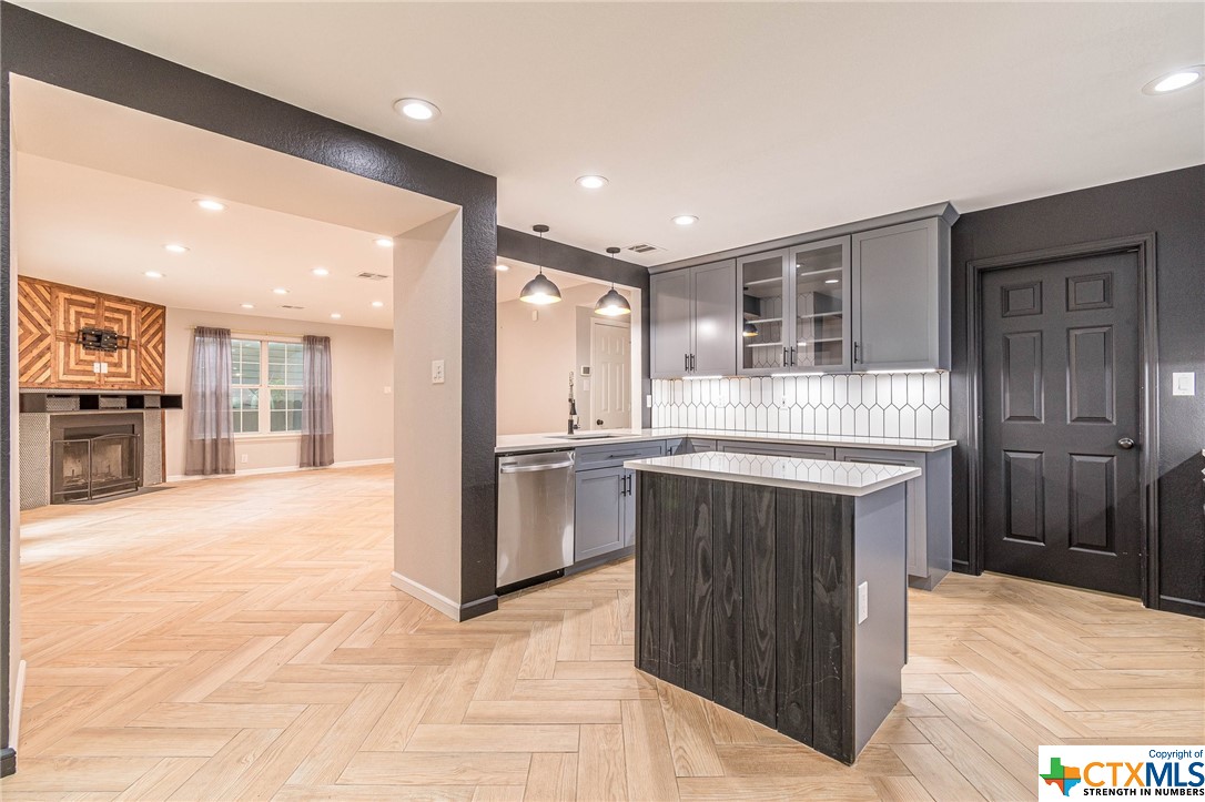 1418 Meadow Parkway