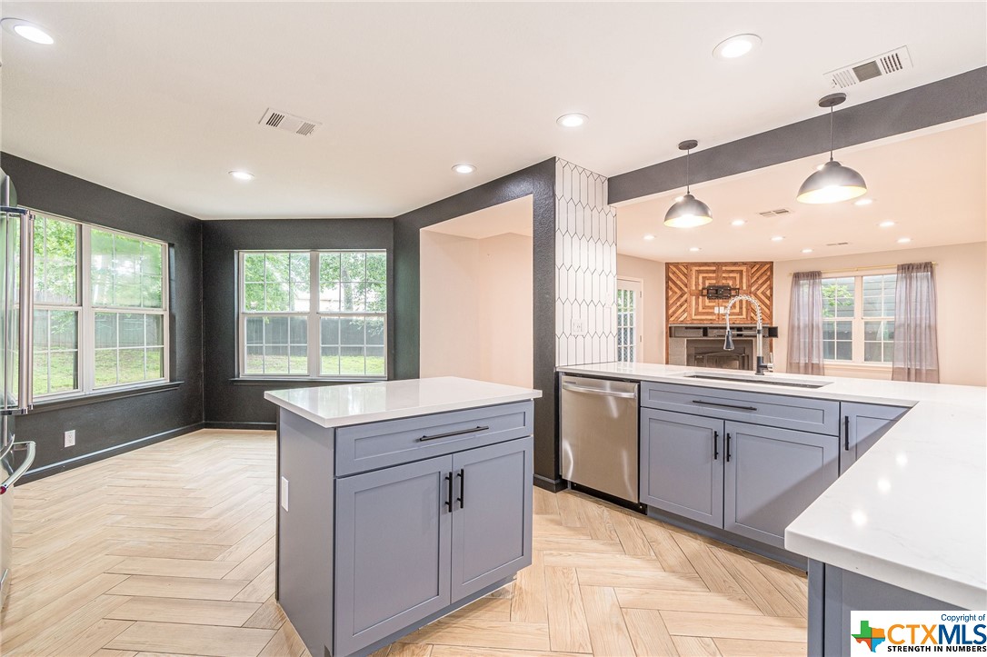 1418 Meadow Parkway