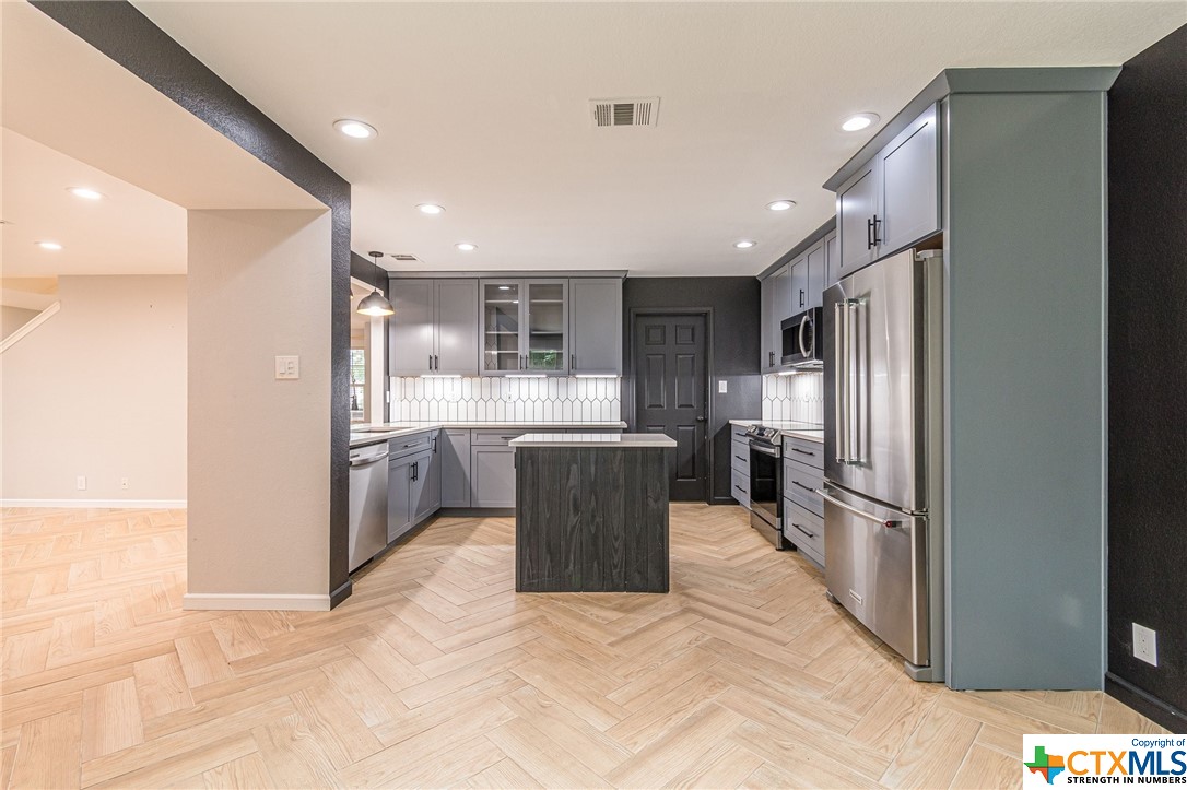 1418 Meadow Parkway