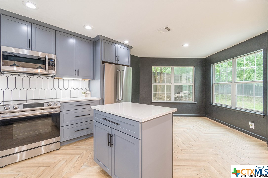 1418 Meadow Parkway