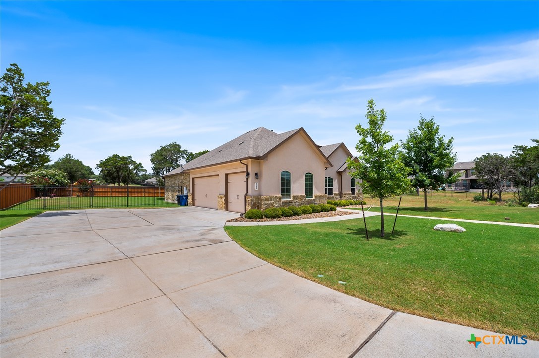 381 Hessen Way