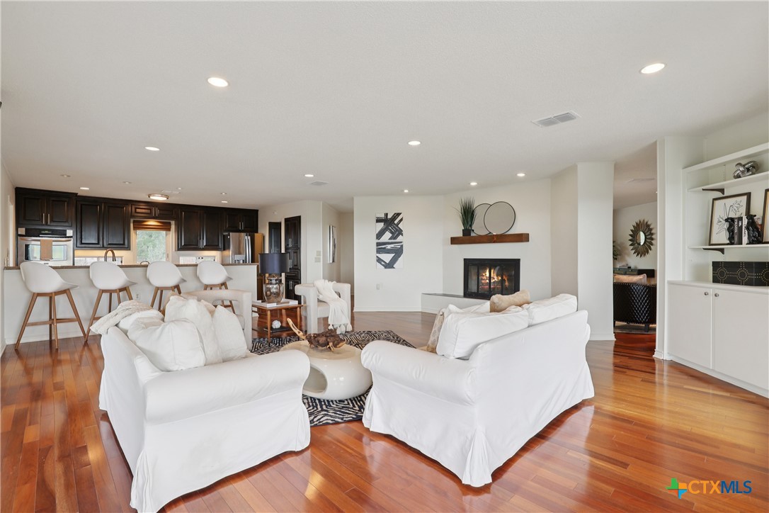714 Starcrest