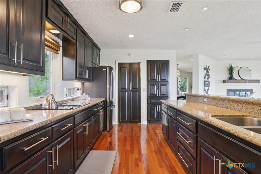 714 Starcrest