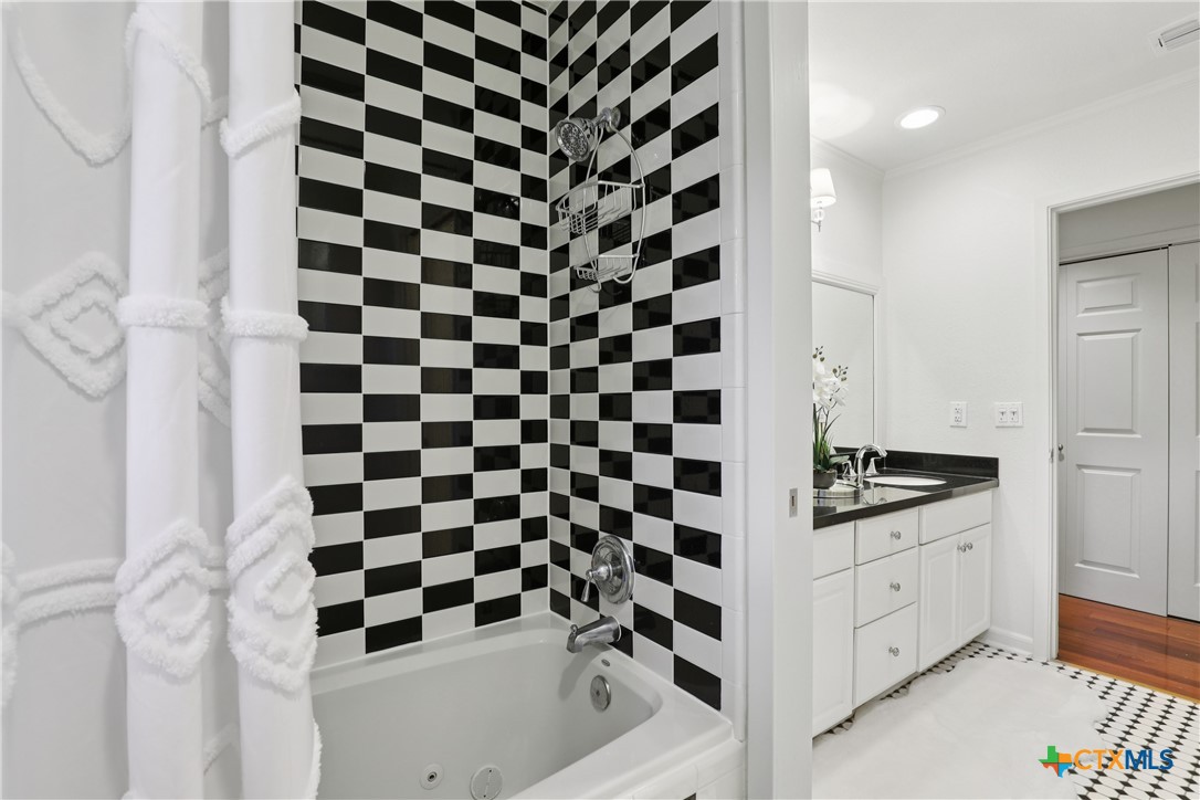 714 Starcrest