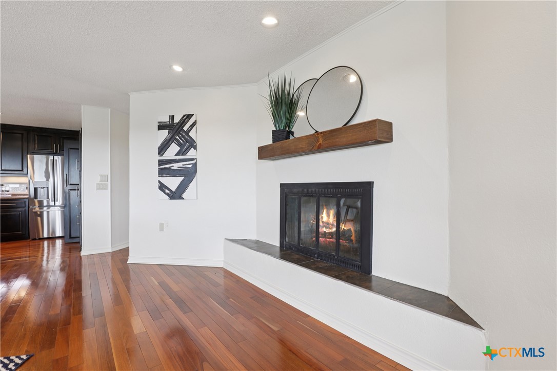 714 Starcrest