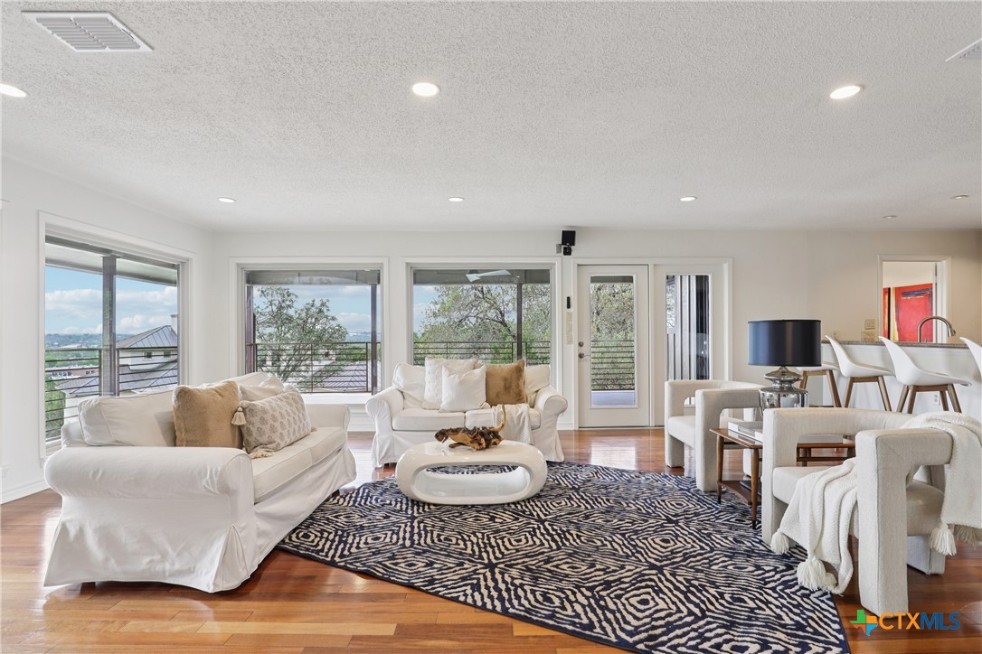 714 Starcrest