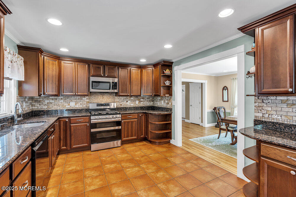 166 S Lake Drive