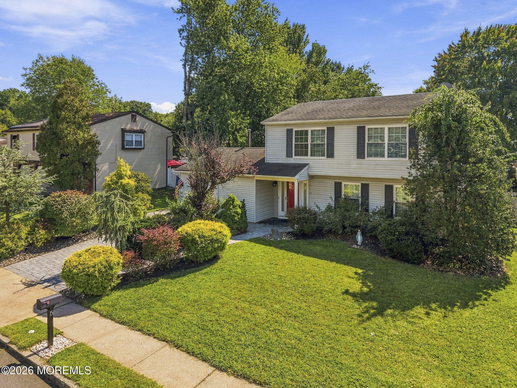 15 Cherry Bend Drive N