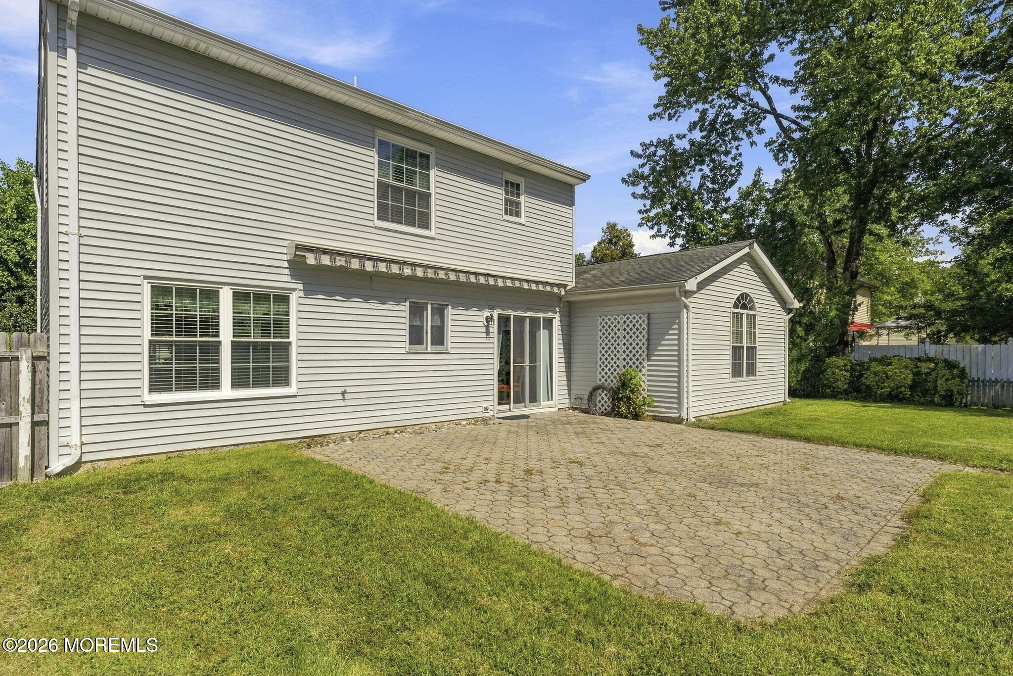 15 Cherry Bend Drive N
