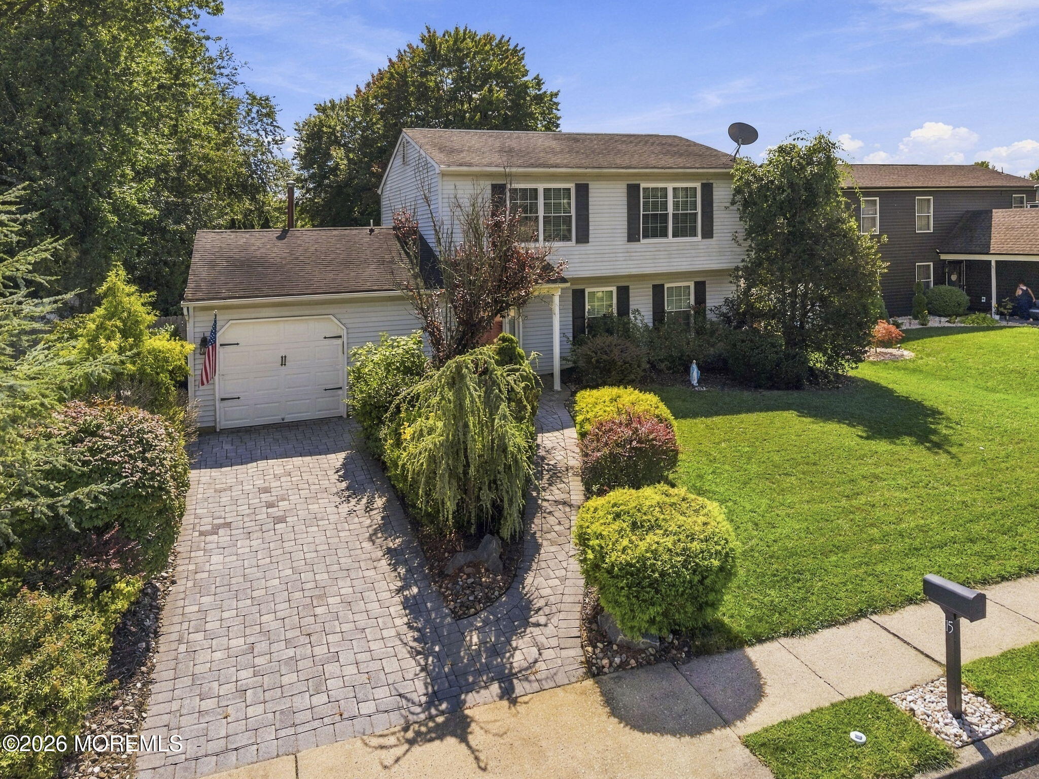 15 Cherry Bend Drive N