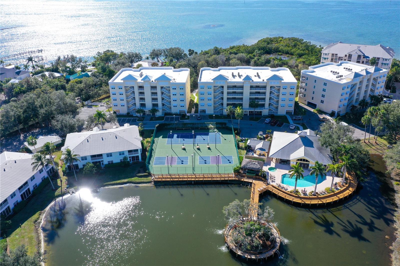 260 HIDDEN BAY DR #405