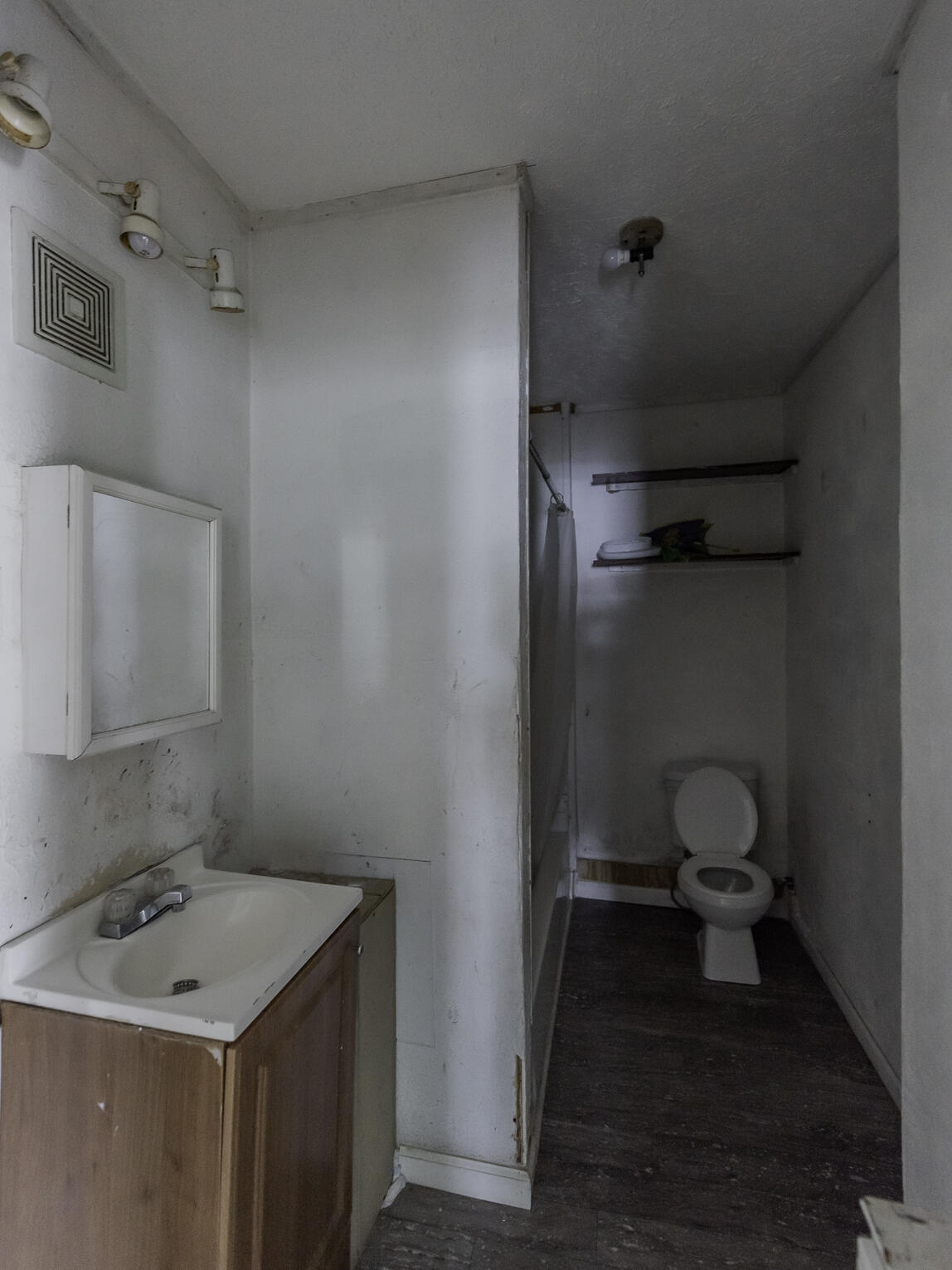 1600 E 46th Street Pl