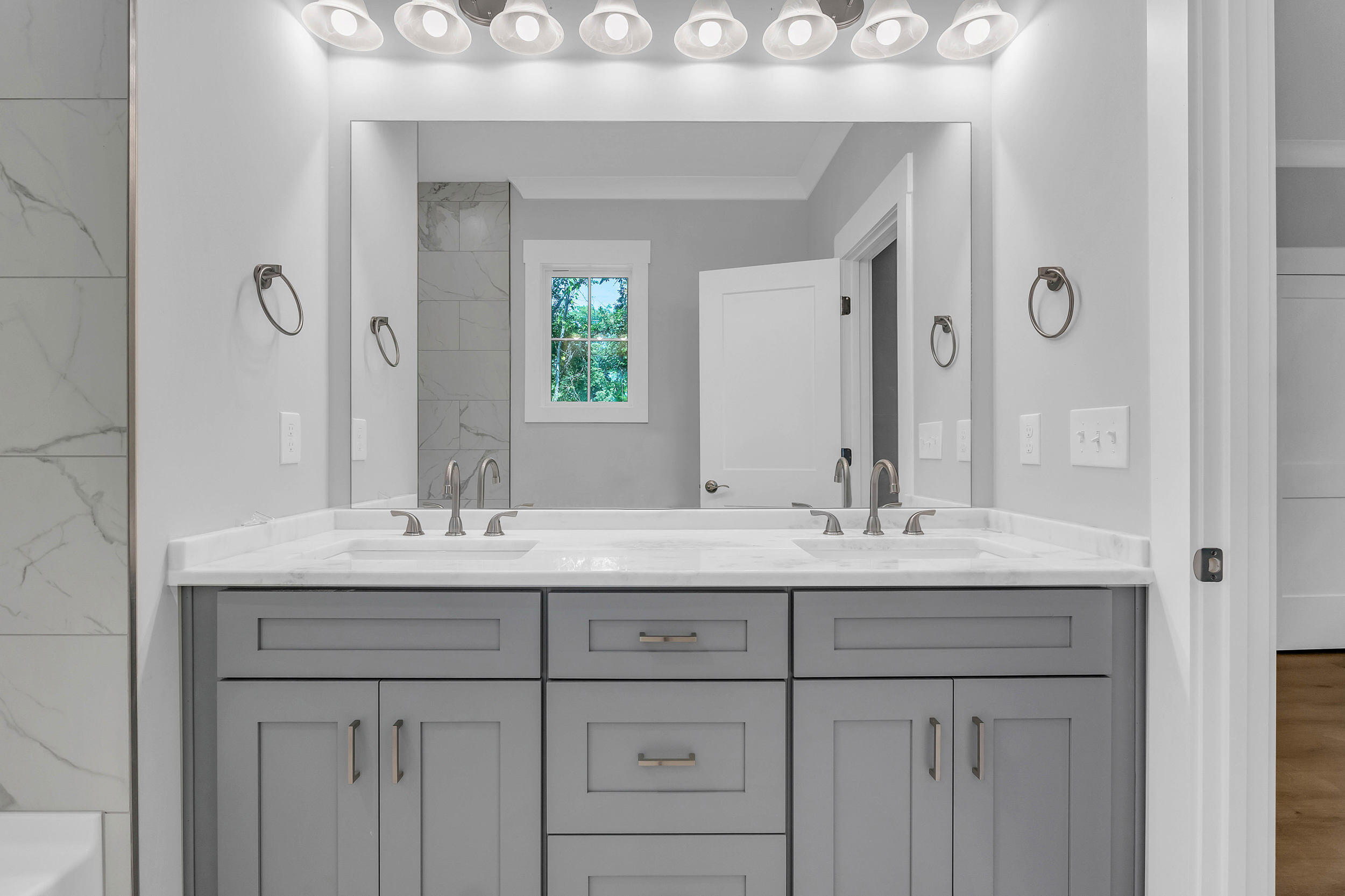 4217 Oakland Avenue, Lot 194