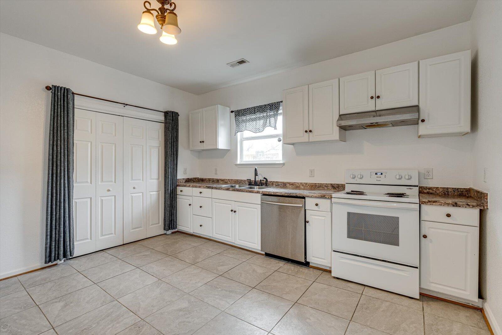 1005 S Hickory Street