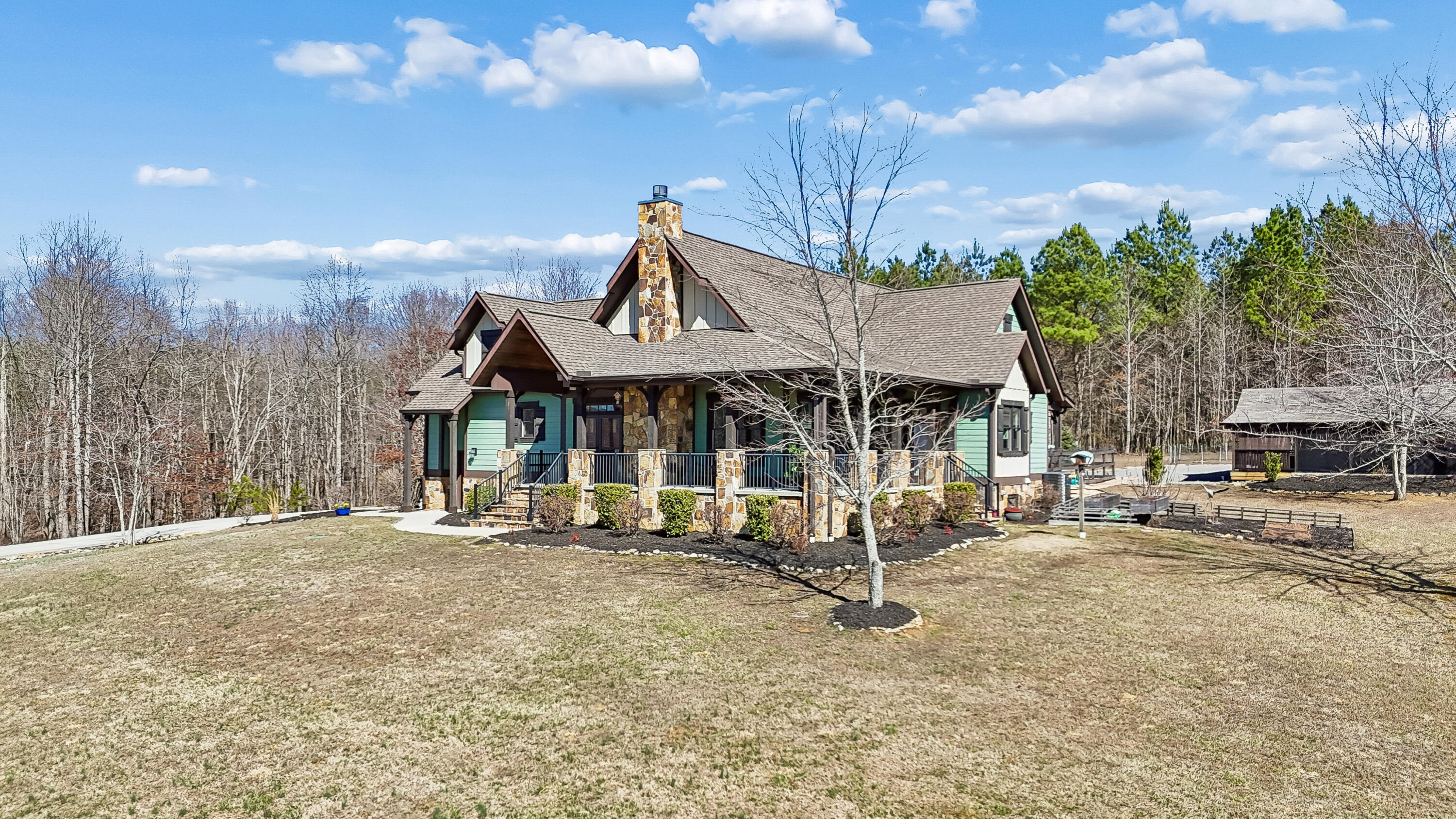 925 River Bluffs Drive