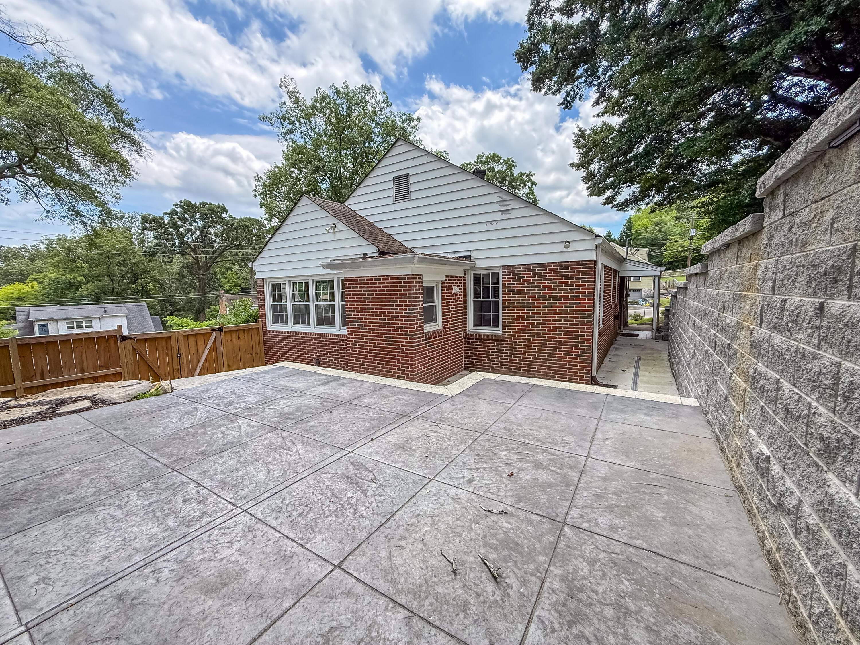 201 N Seminole Drive