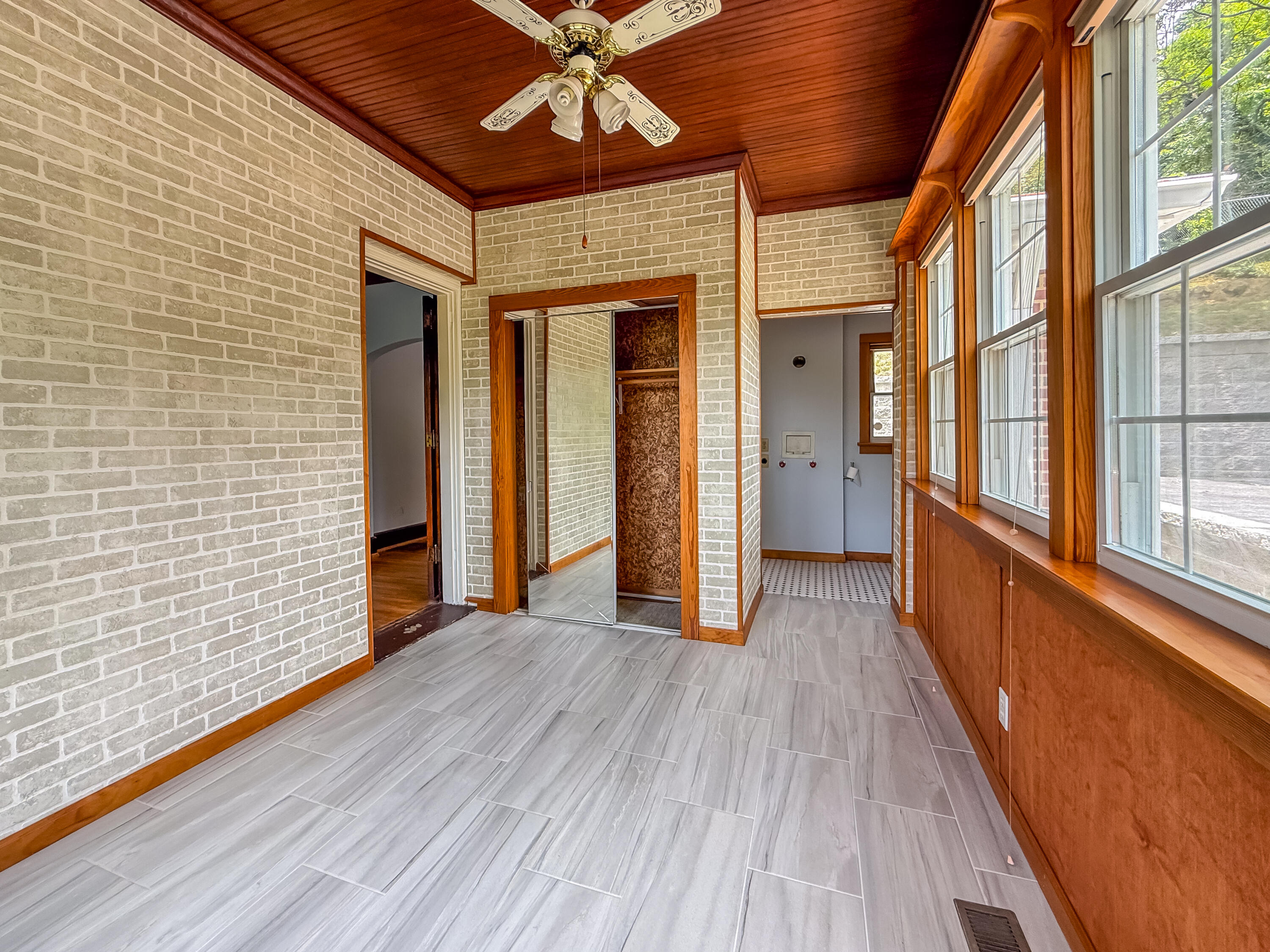 201 N Seminole Drive