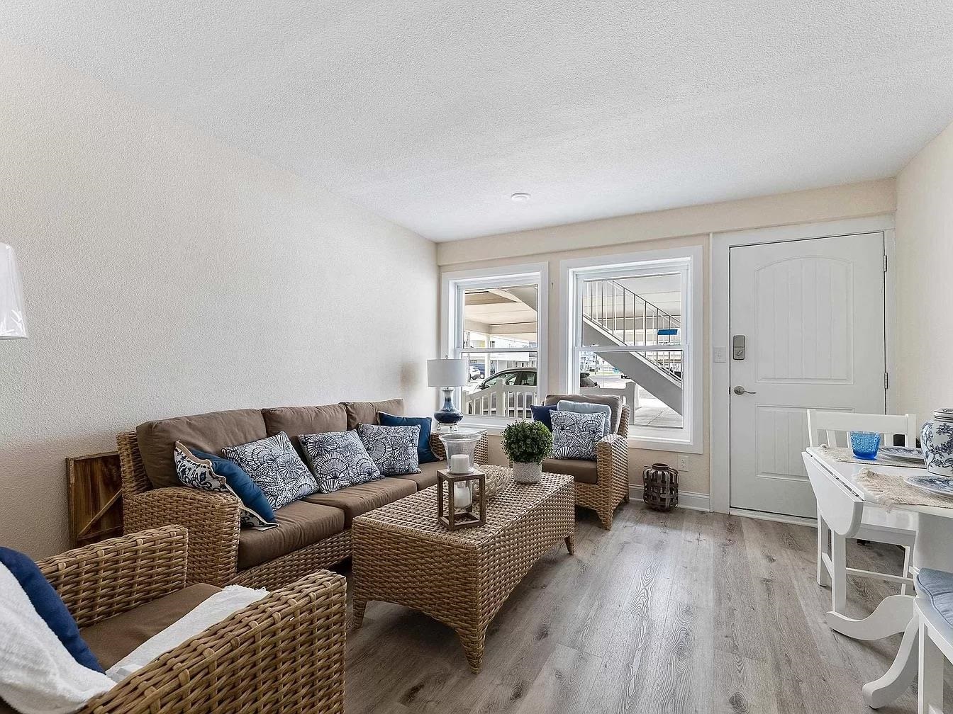 6109 Atlantic Avenue Unit: 108