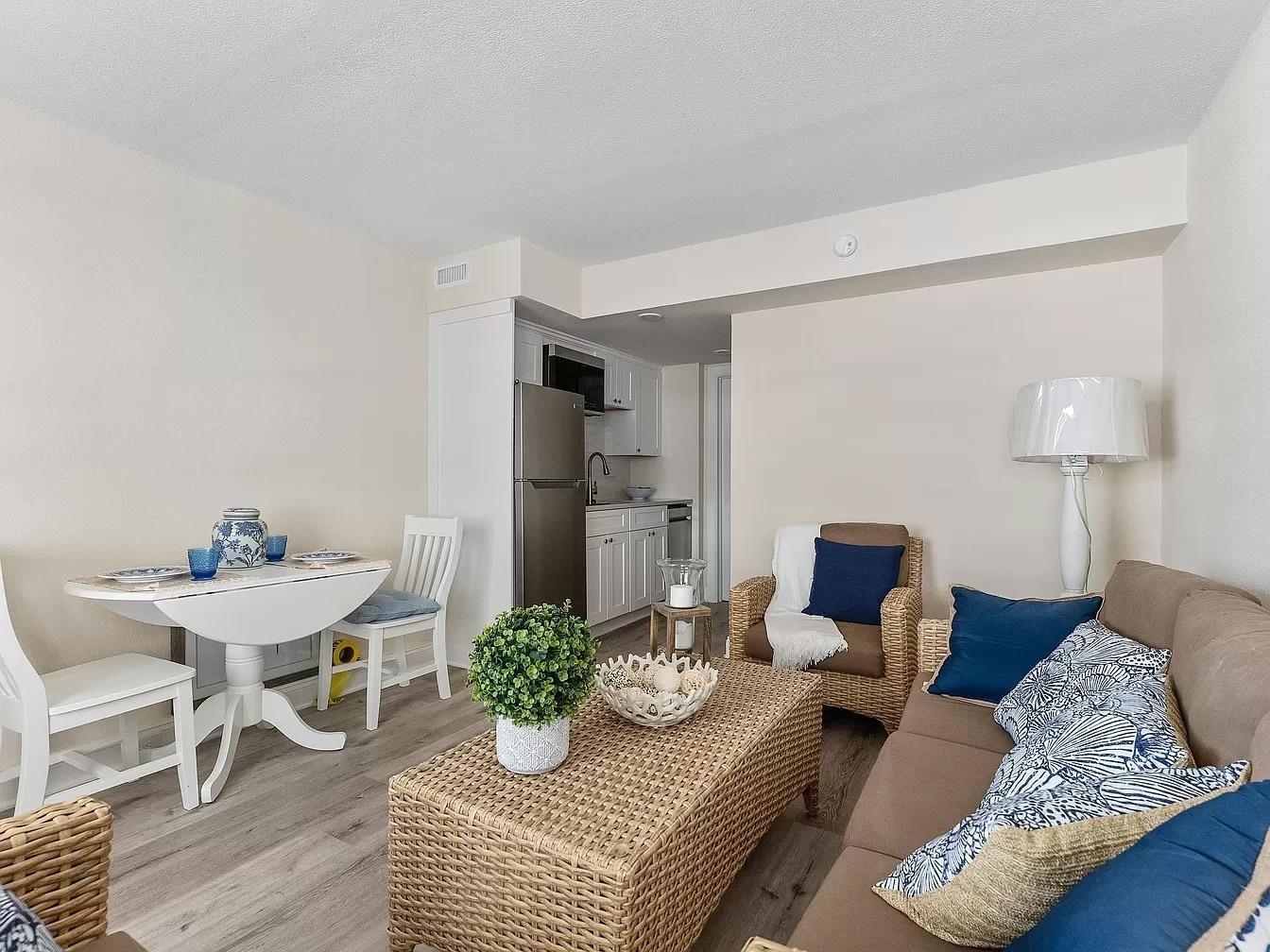 6109 Atlantic Avenue Unit: 108