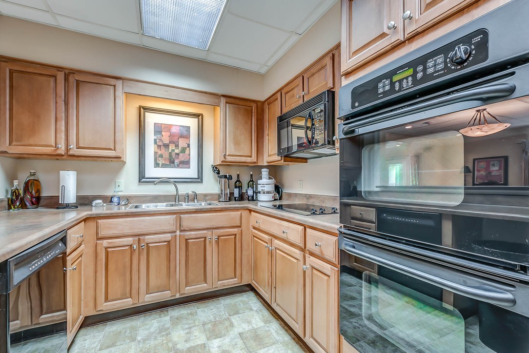 6666 Brookmont Ter Unit: 106