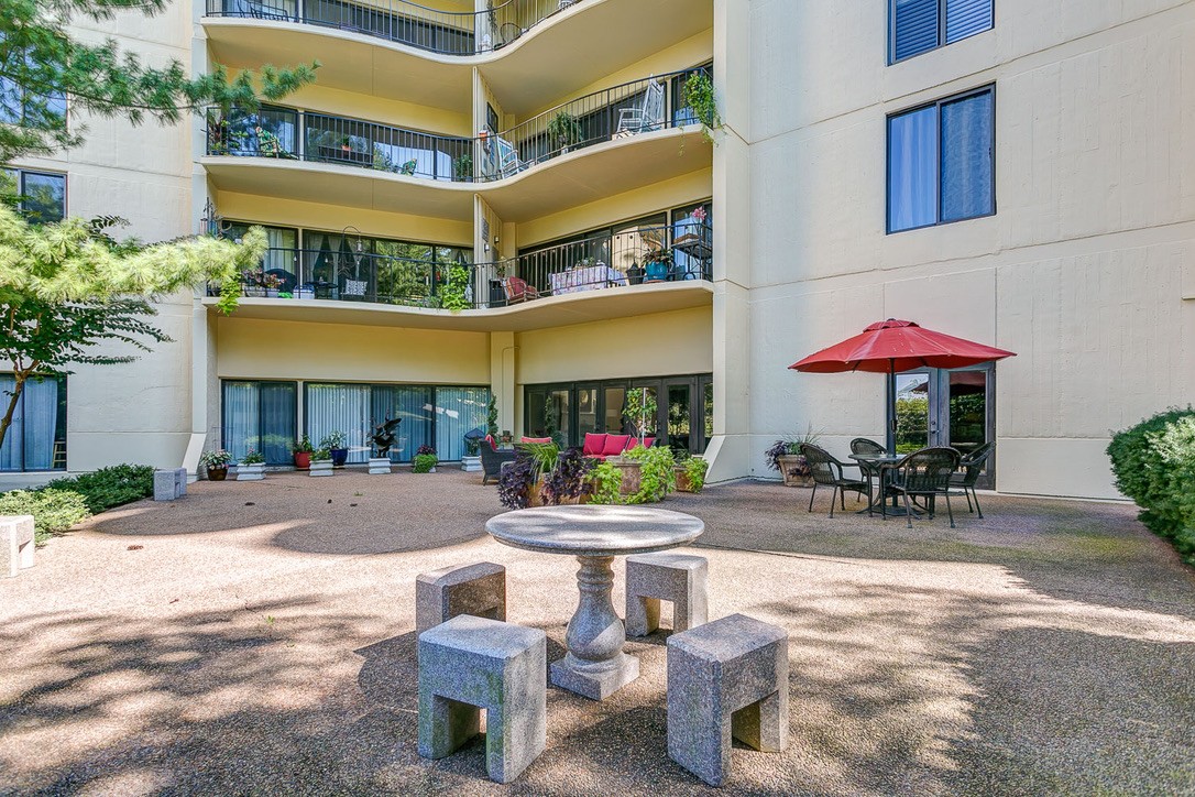 6666 Brookmont Ter Unit: 106