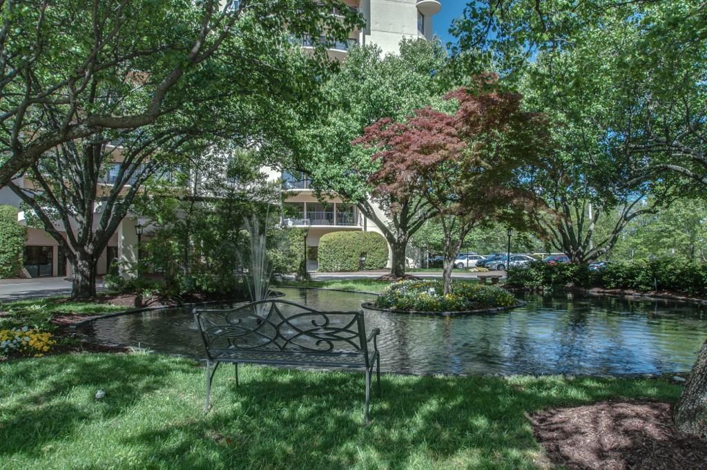 6666 Brookmont Ter Unit: 106