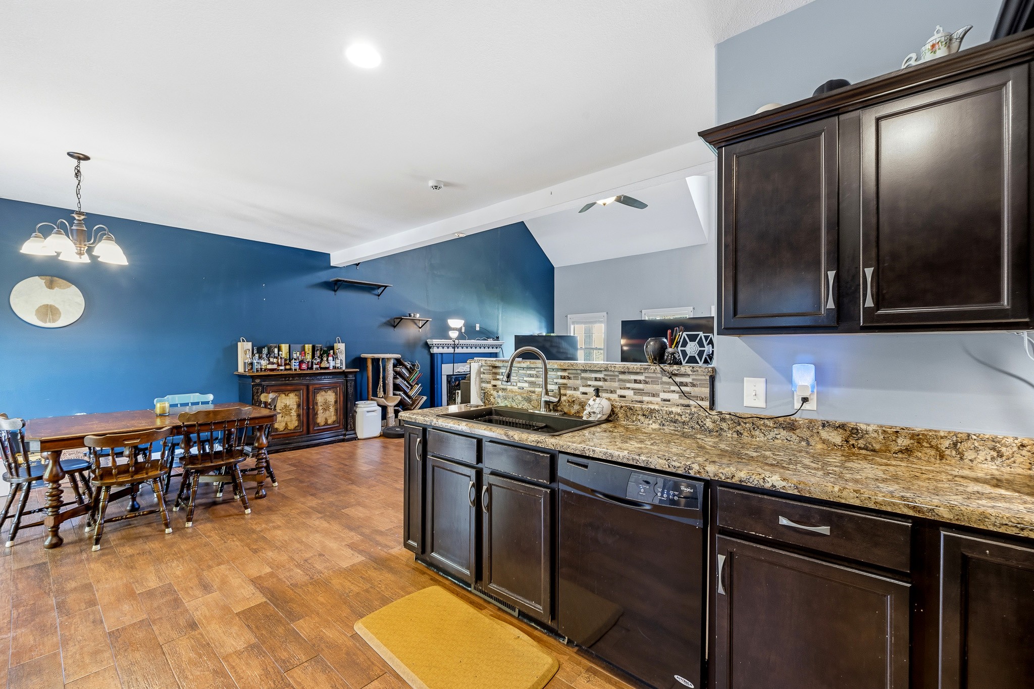 1761 Apache Way