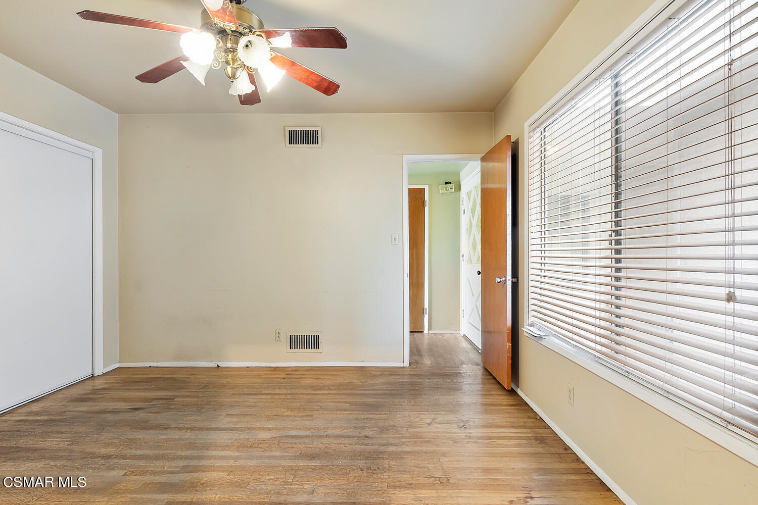 11712 N Circle Drive