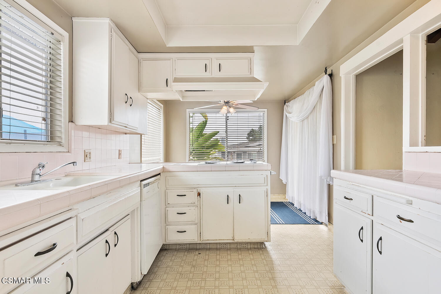 11712 N Circle Drive