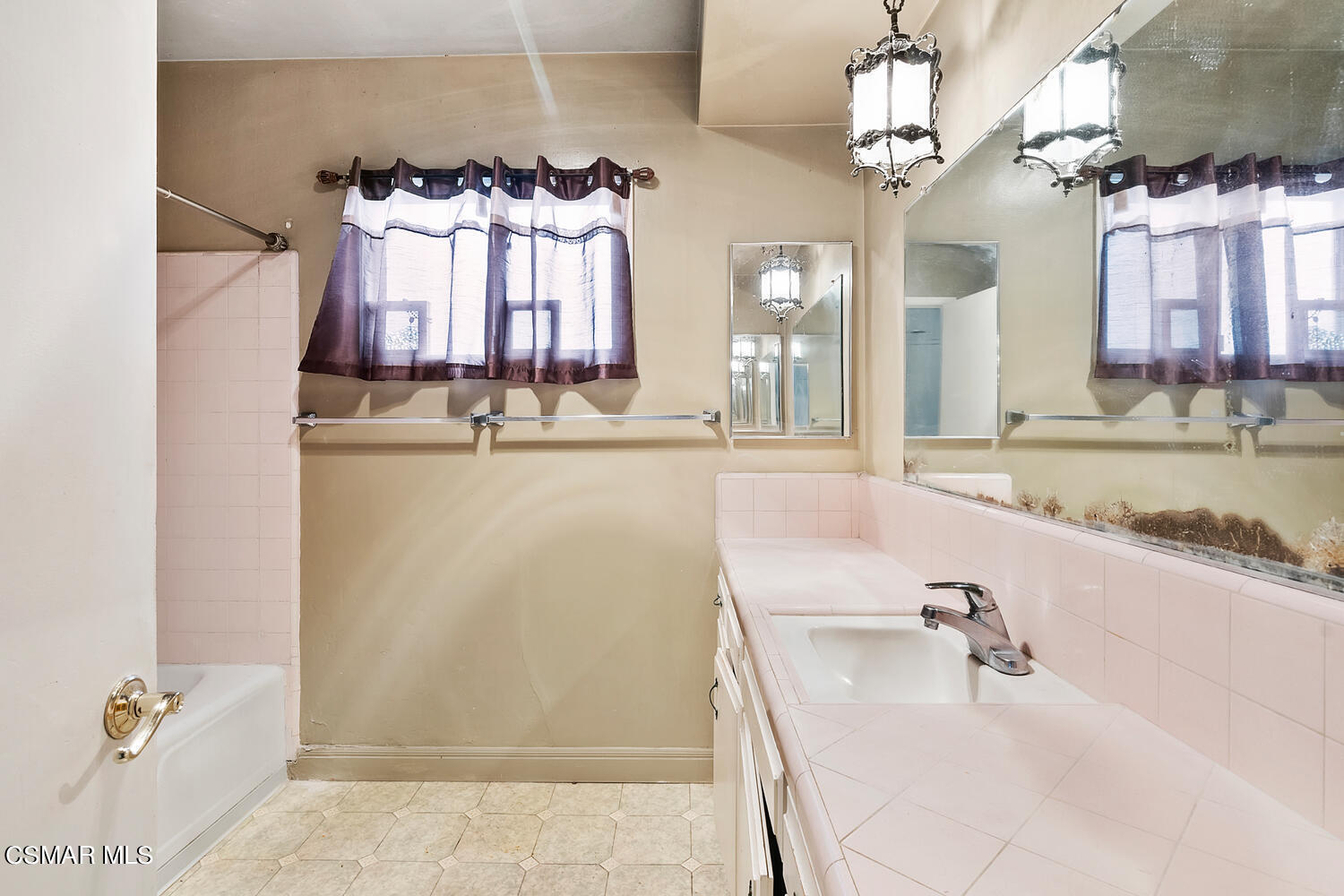 11712 N Circle Drive