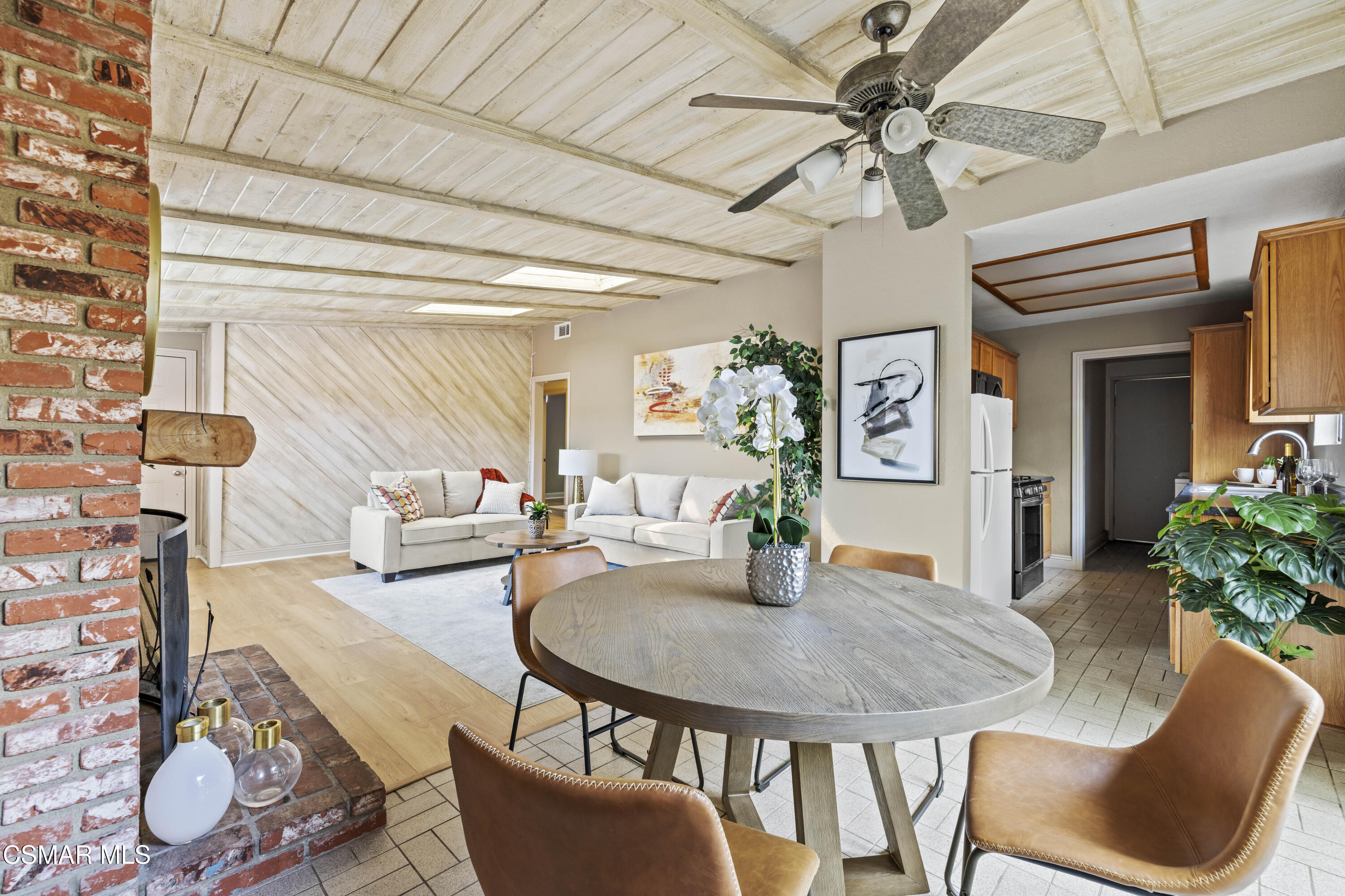 865 E Hillcrest Drive