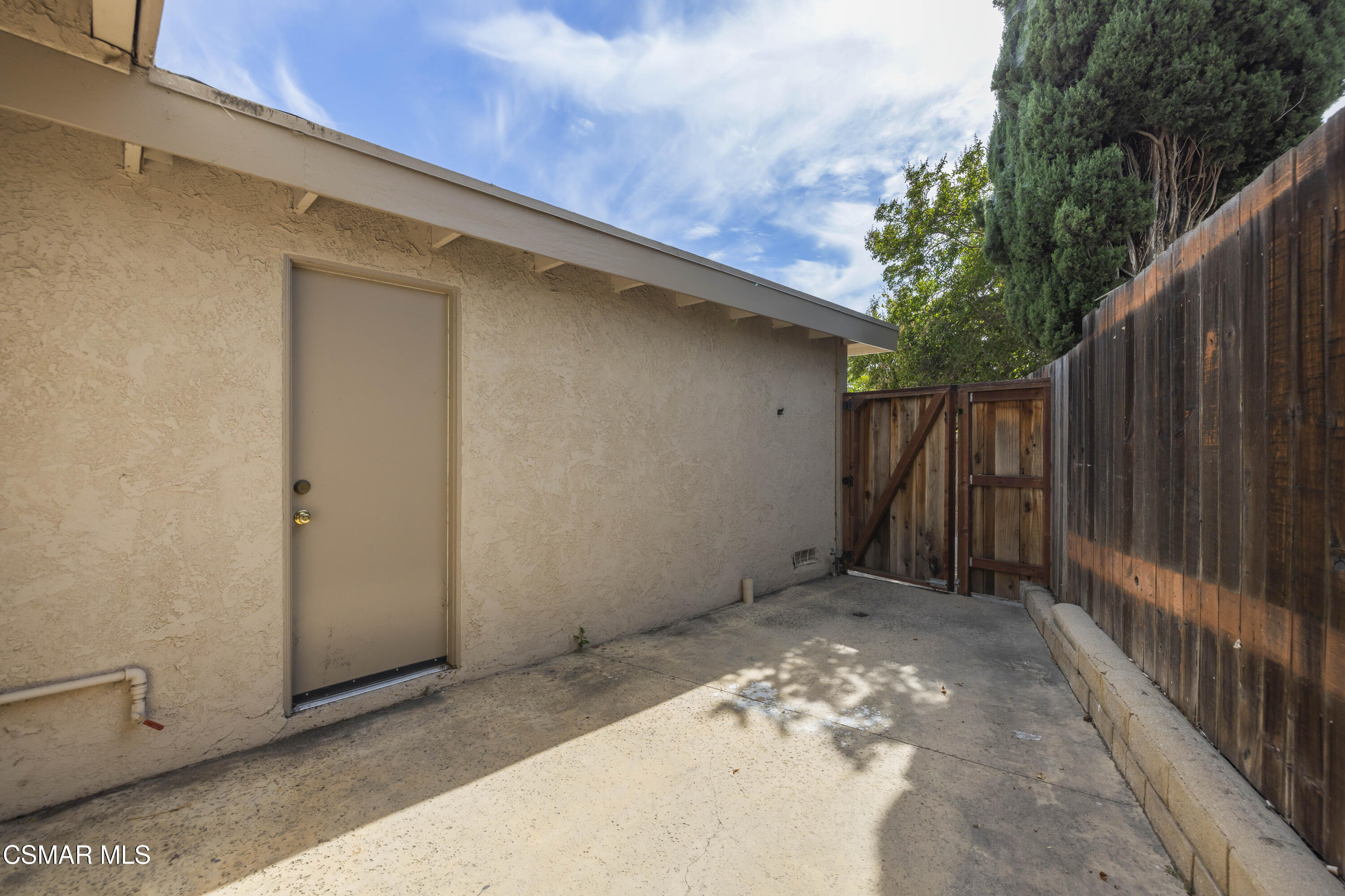 865 E Hillcrest Drive