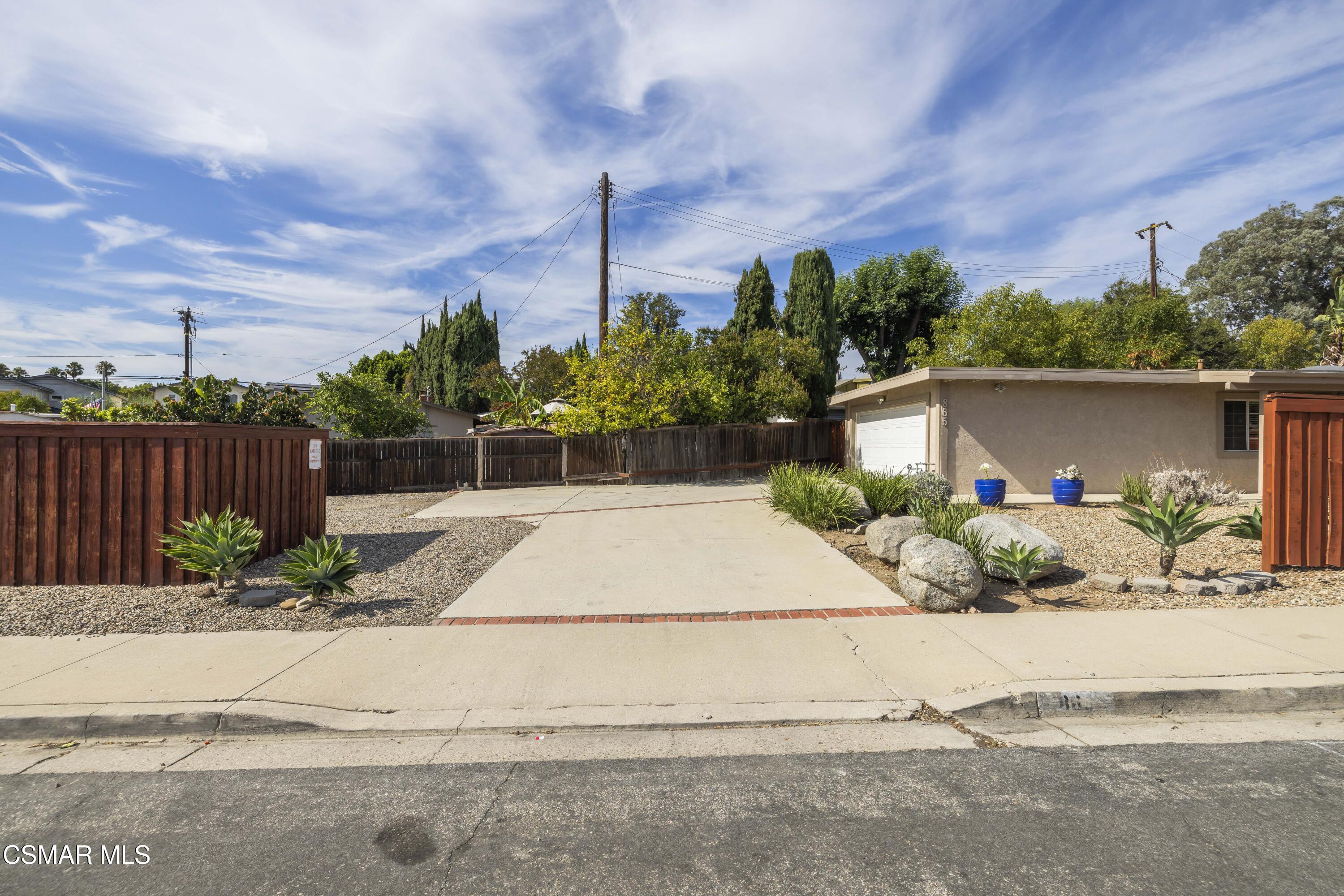 865 E Hillcrest Drive