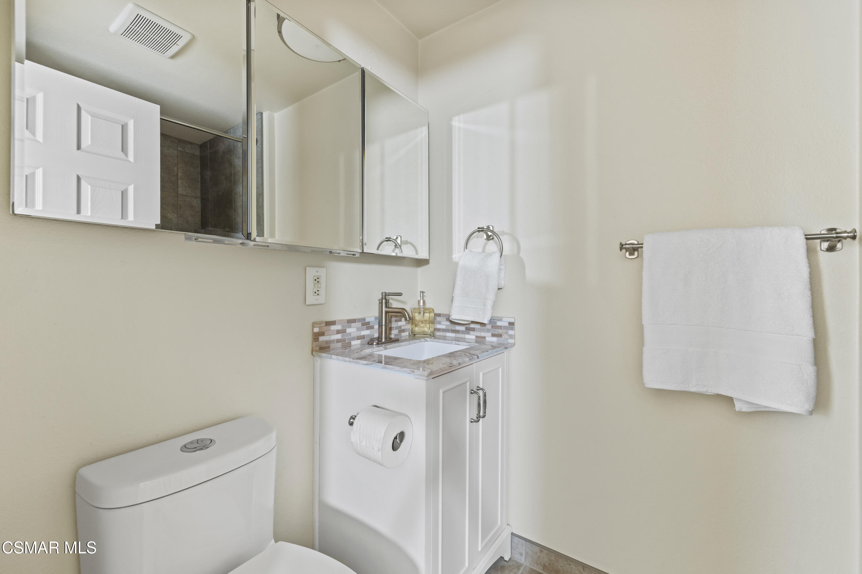 865 E Hillcrest Drive