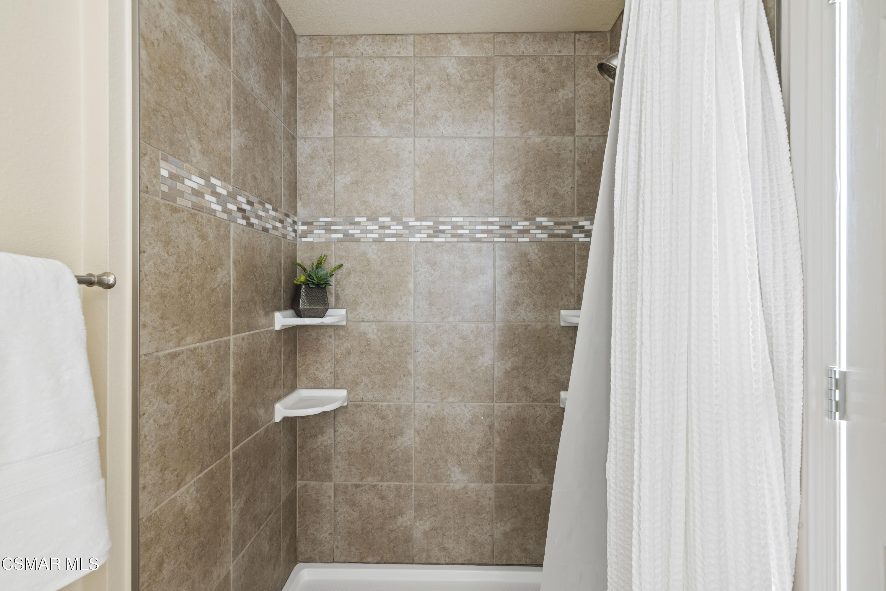 865 E Hillcrest Drive